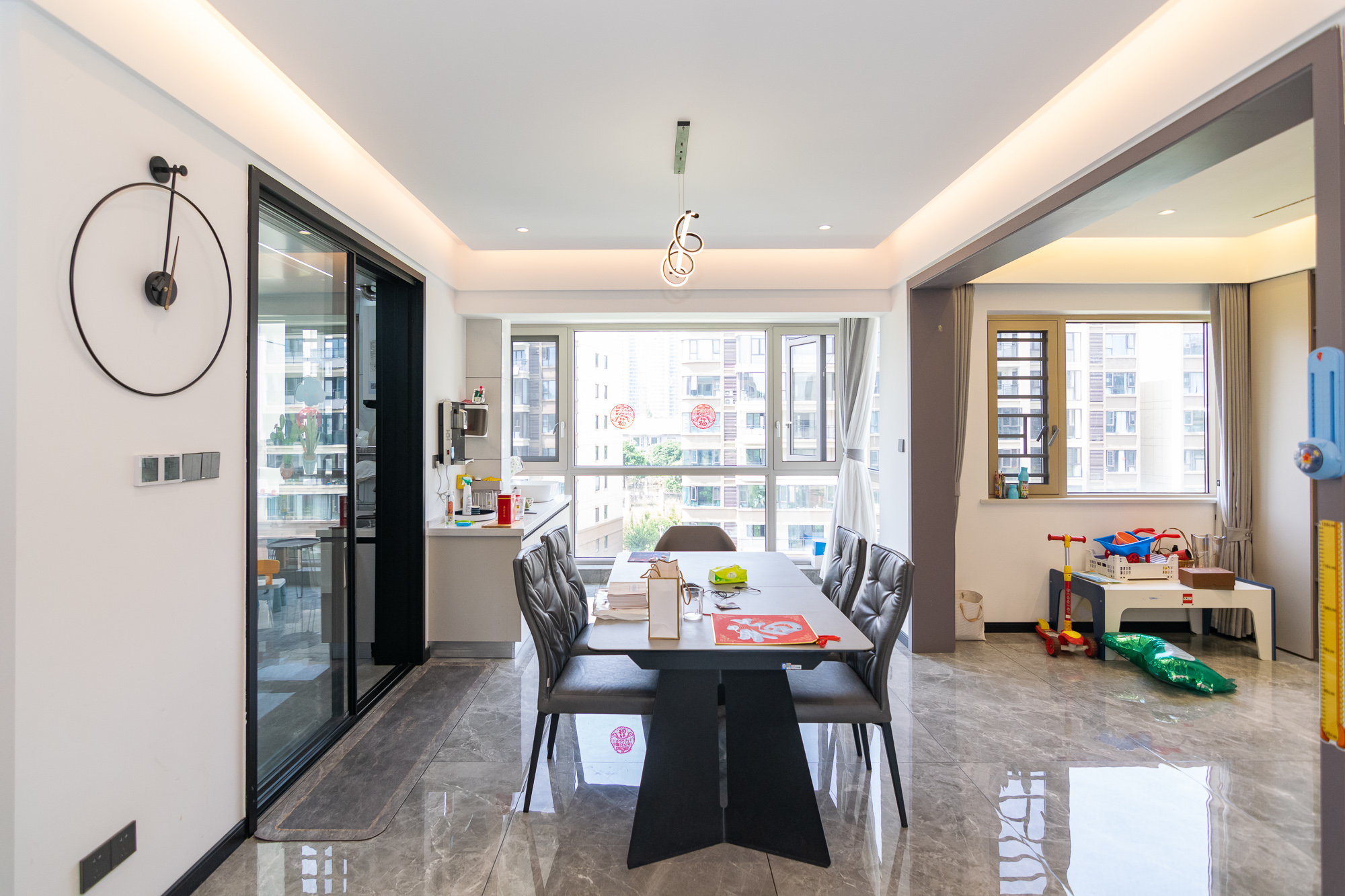 润和谷山郡(悦禧山庄水榭花都)  4室2厅2卫    190.0万 润和谷山郡(悦禧山庄水榭花都)  4室2厅2卫    190.0万客厅