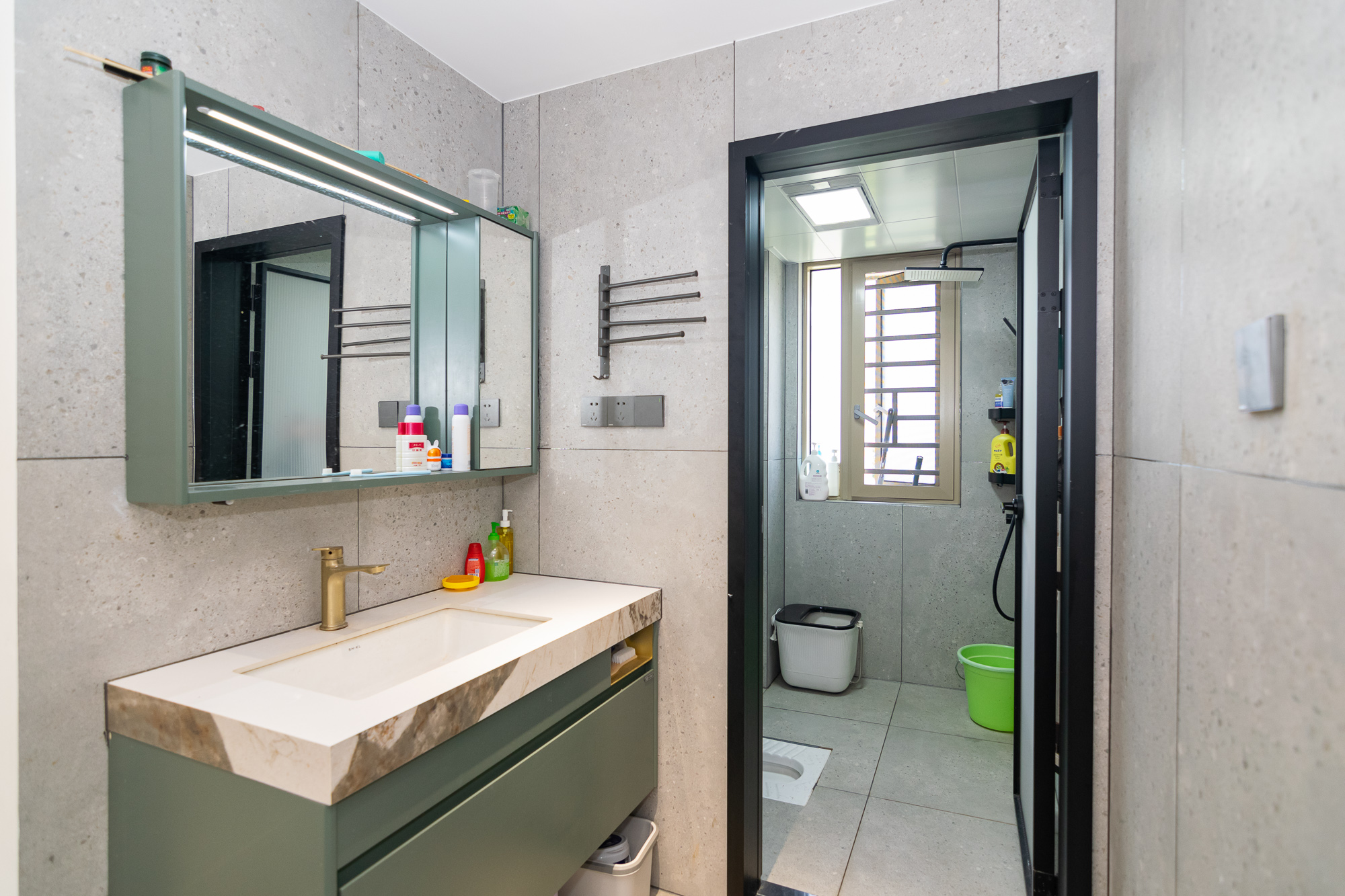 润和谷山郡(悦禧山庄水榭花都)  4室2厅2卫    190.0万 润和谷山郡(悦禧山庄水榭花都)  4室2厅2卫    190.0万卫生间