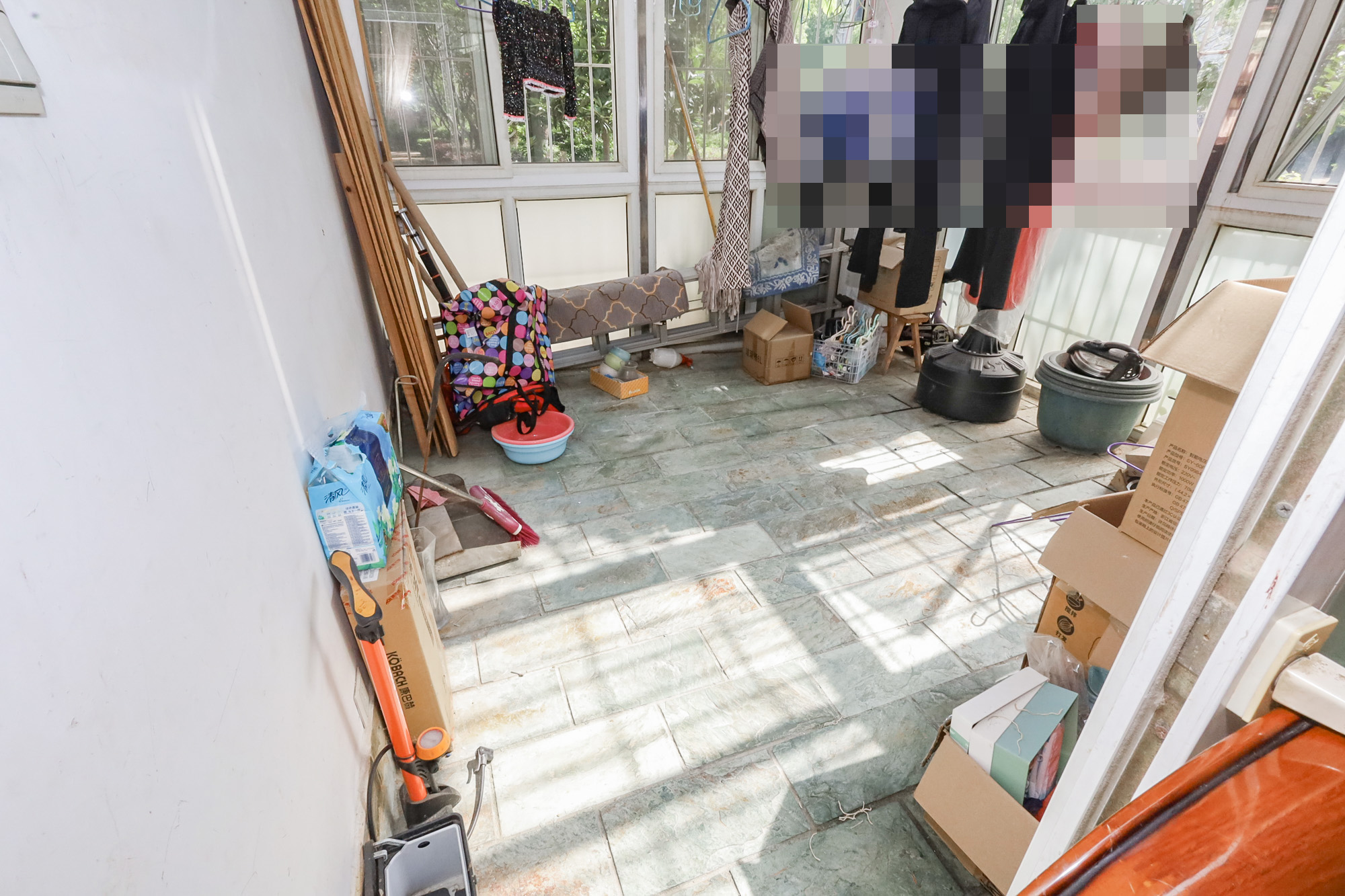 八方小区A区  6室2厅3卫   900.00万阳台