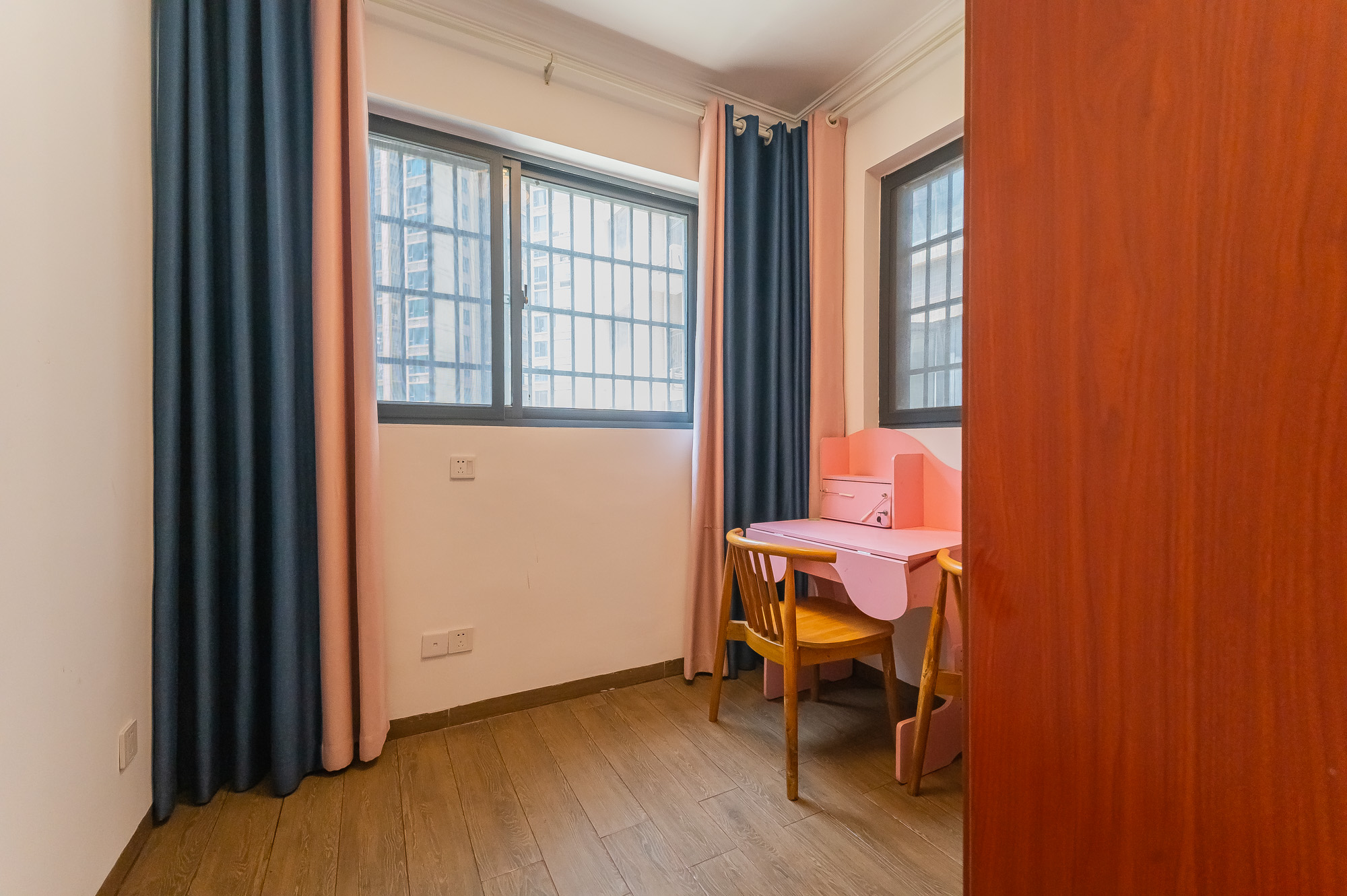 深业喜汇  3室2厅1卫    69.9万 深业喜汇  3室2厅1卫    69.9万卧室