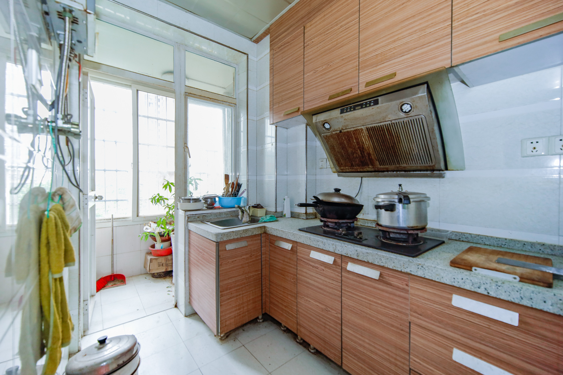 山水庭院  3室2厅1卫    52.0万 山水庭院  3室2厅1卫    52.0万厨房