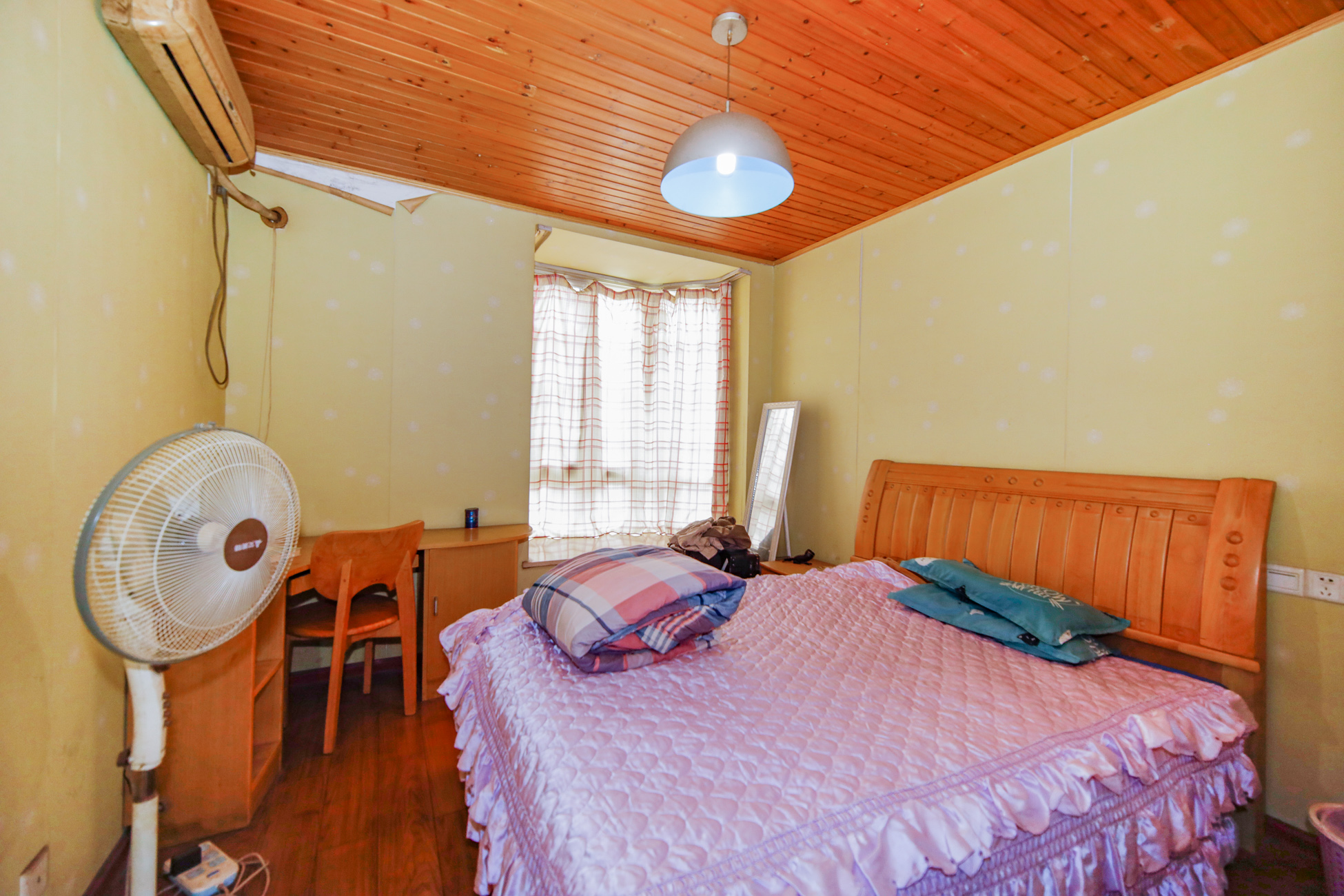 山水庭院  3室2厅1卫    52.0万 山水庭院  3室2厅1卫    52.0万卧室