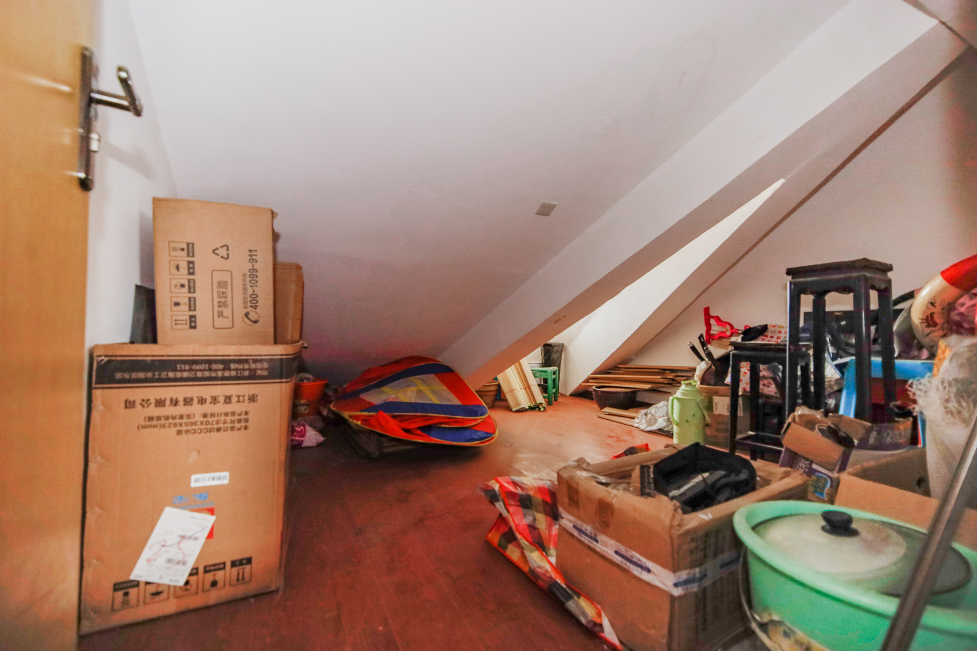 山水庭院  3室2厅1卫    52.0万 山水庭院  3室2厅1卫    52.0万卧室