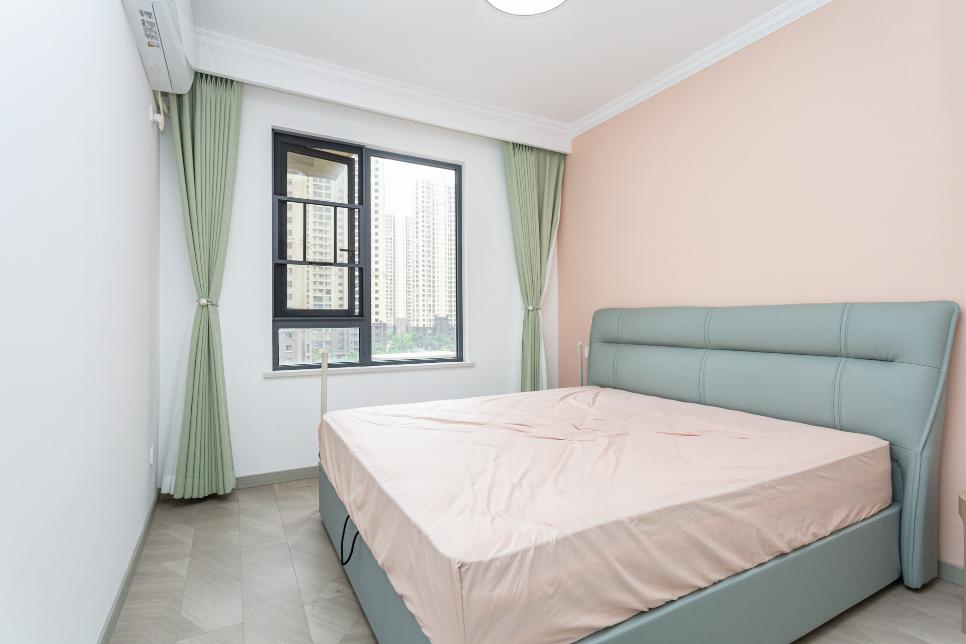 明发阅江悦府 4室2厅2卫 148.0万 明发阅江悦府 4室2厅2卫 148.0万卧室