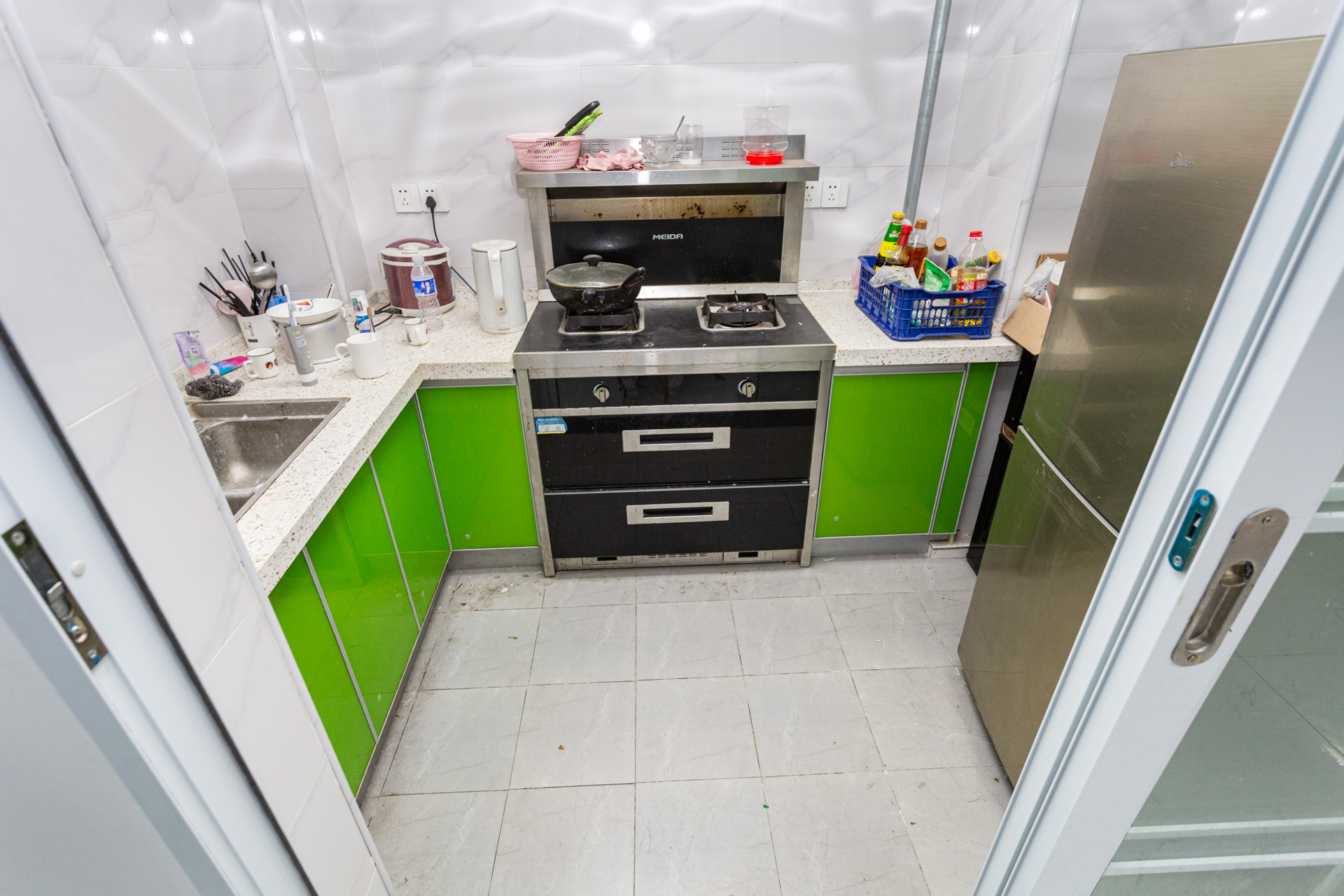 勤诚达境界城  4室2厅2卫    118.0万 勤诚达境界城  4室2厅2卫    118.0万厨房