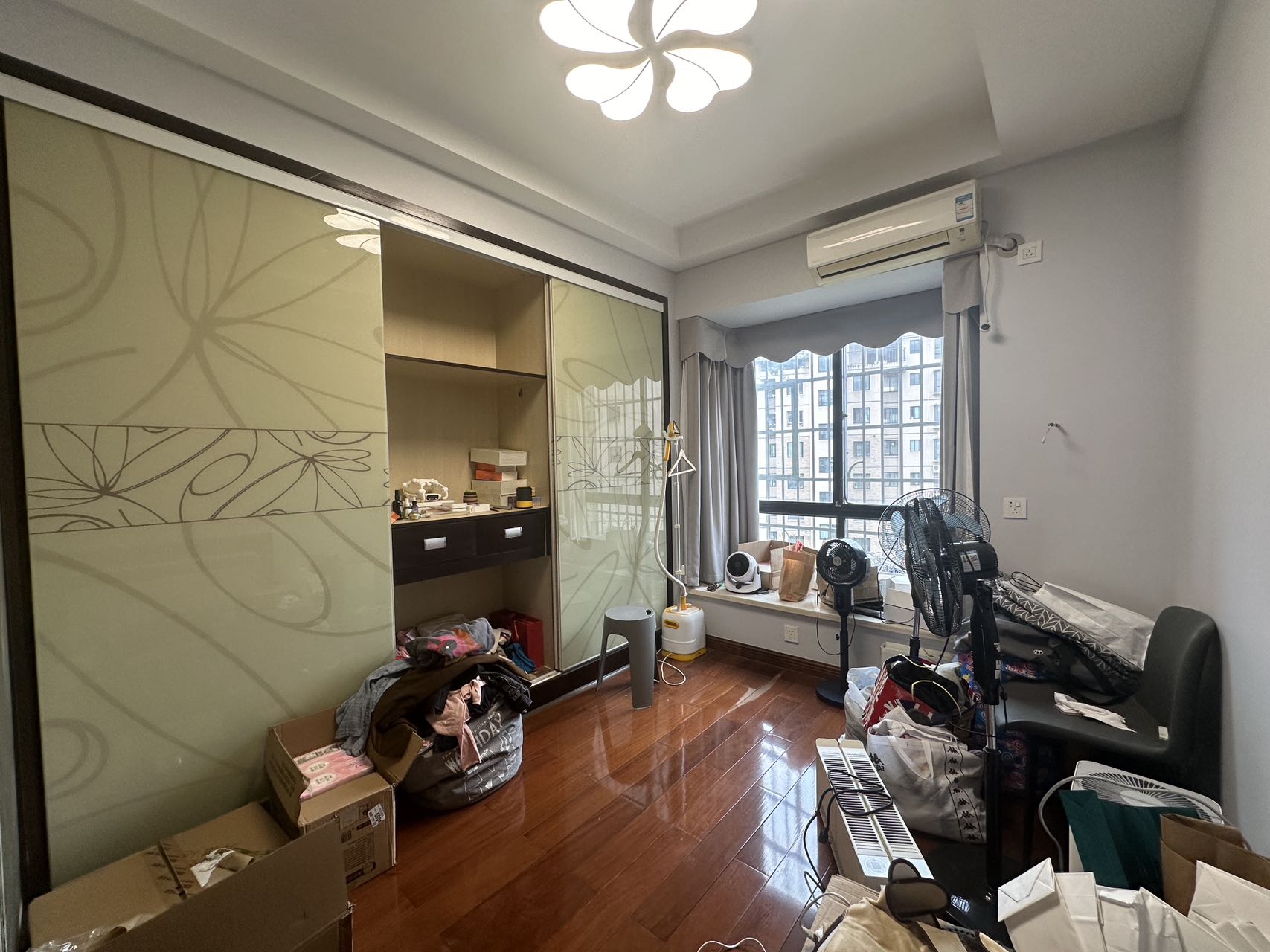 湘银二期世纪花园  4室2厅2卫    89.0万 湘银二期世纪花园  4室2厅2卫    89.0万室内图