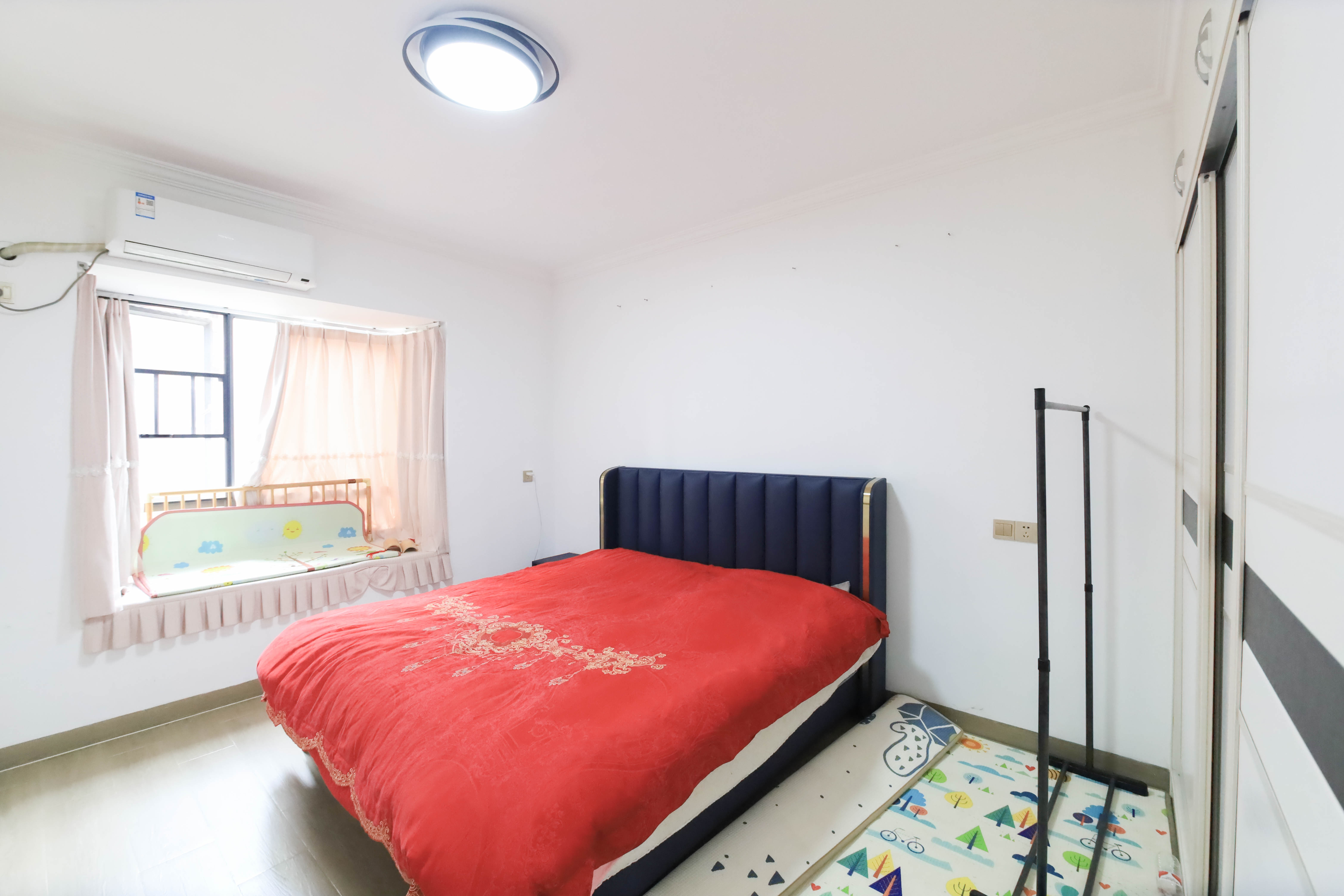 鼎丰前城  3室2厅2卫    100.0万 鼎丰前城  3室2厅2卫    100.0万卧室