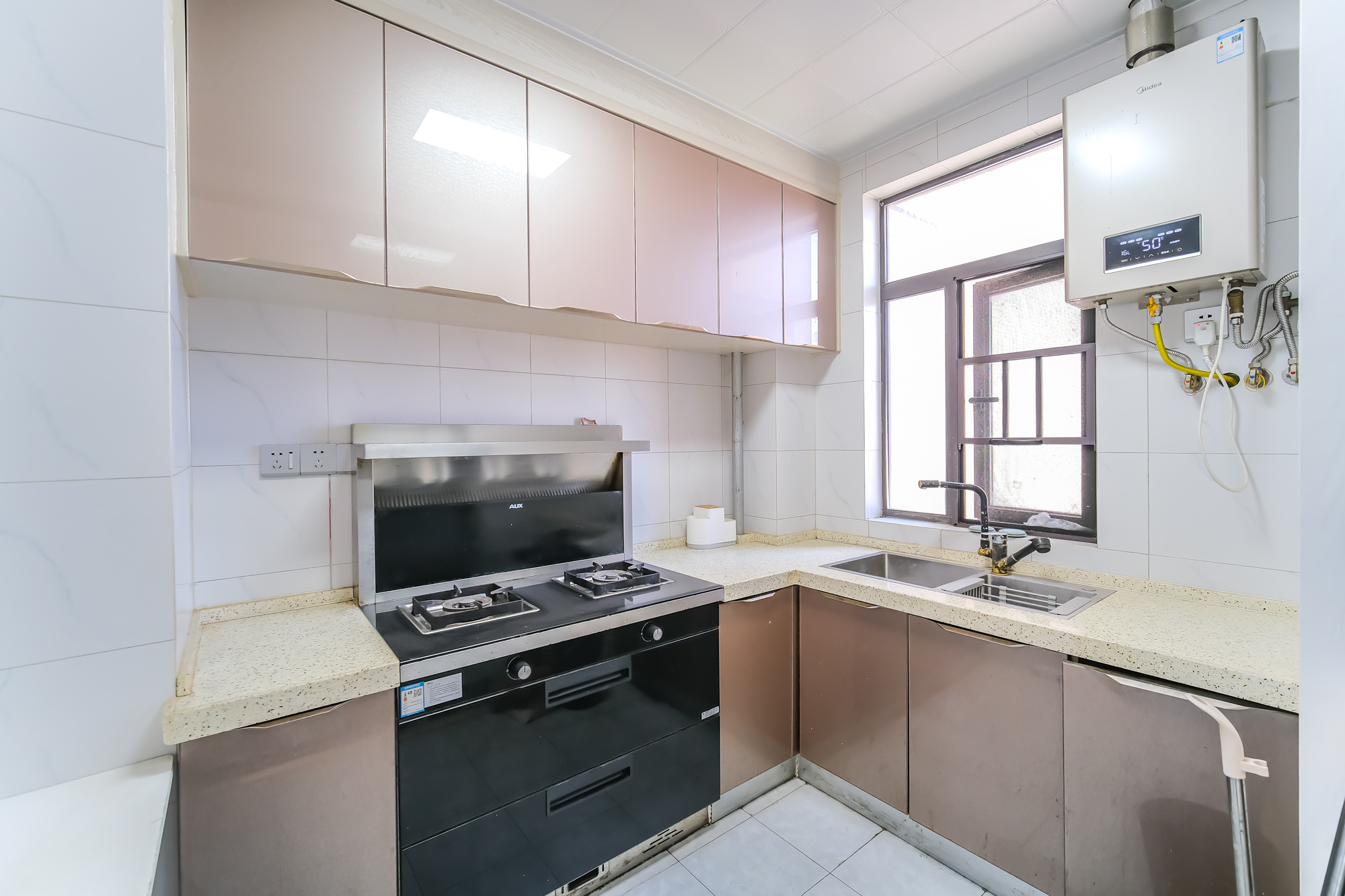 星雅美辰  3室2厅2卫    106.8万 星雅美辰  3室2厅2卫    106.8万厨房