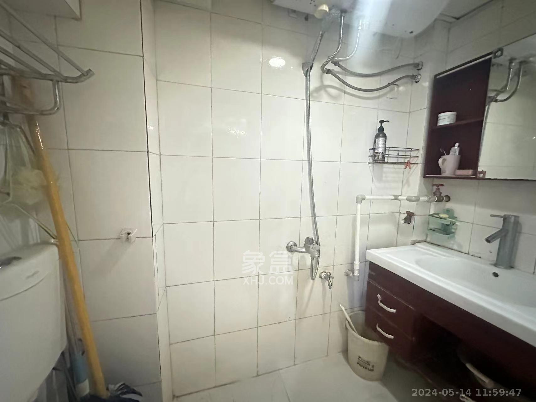 红旗雅居  3室2厅2卫   2200.00元/月室内图