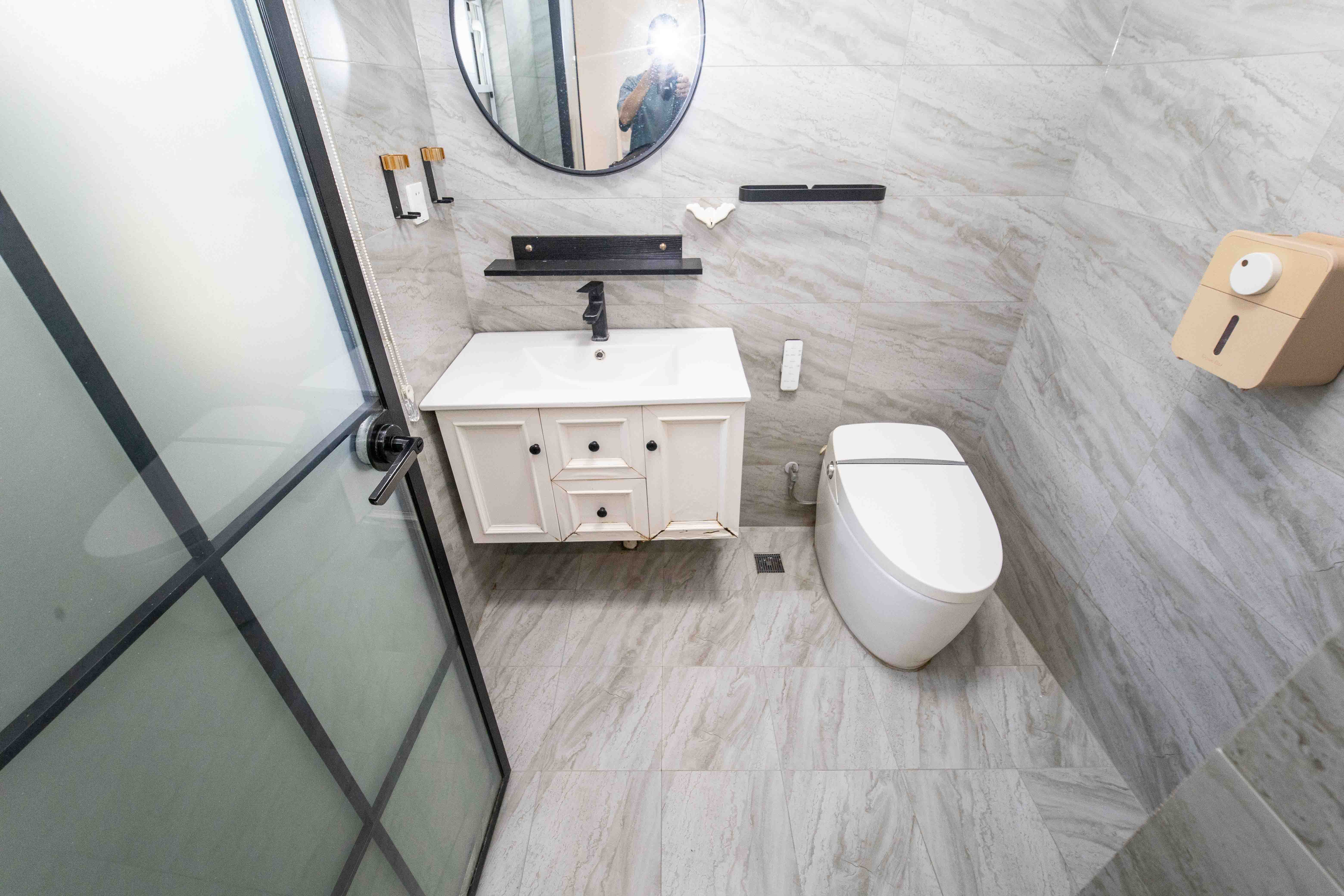 金地格林公馆  3室2厅2卫    130.0万卫生间