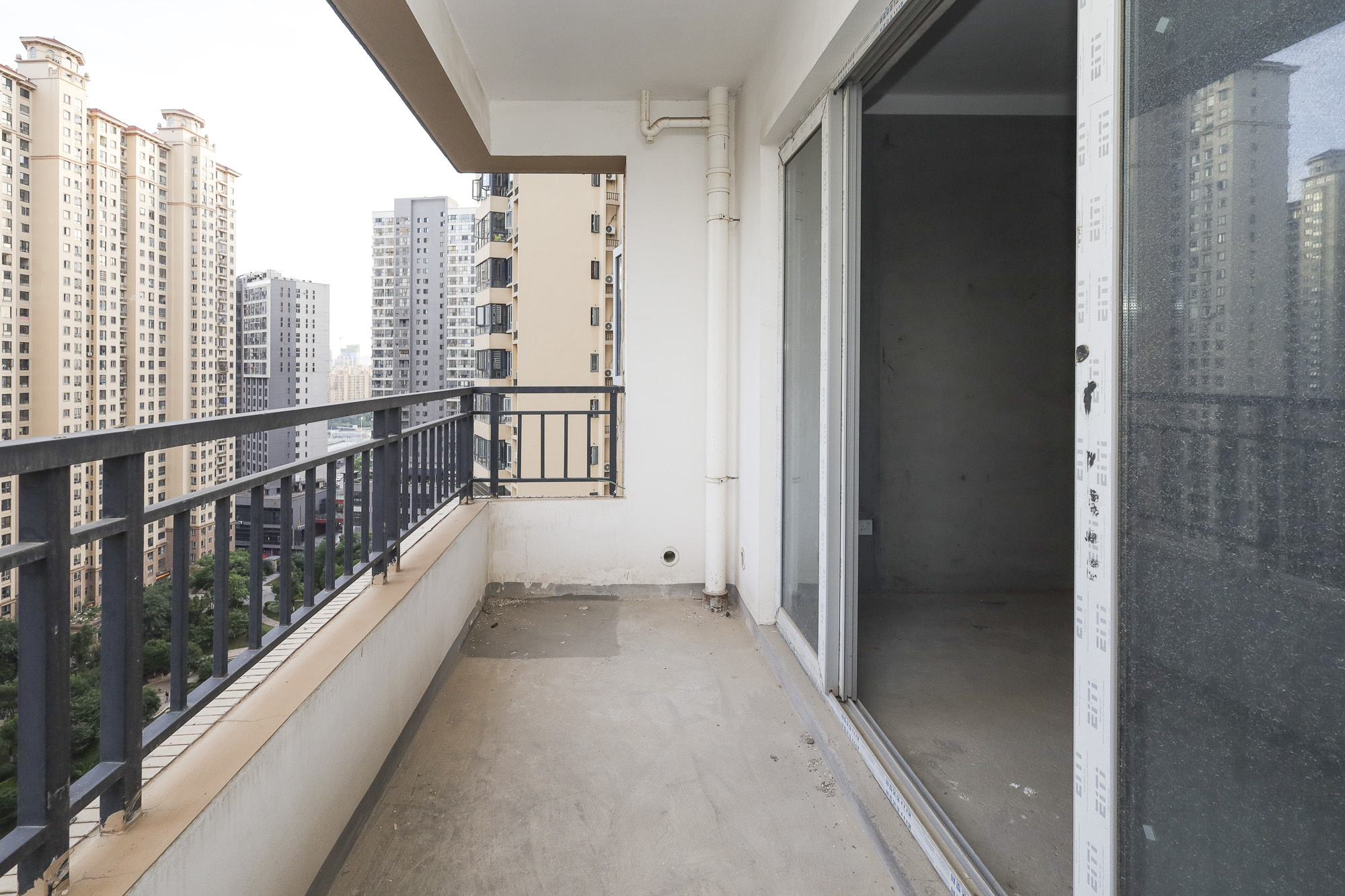 钱隆世家 3室2厅2卫 90.0万 钱隆世家 3室2厅2卫 90.0万阳台