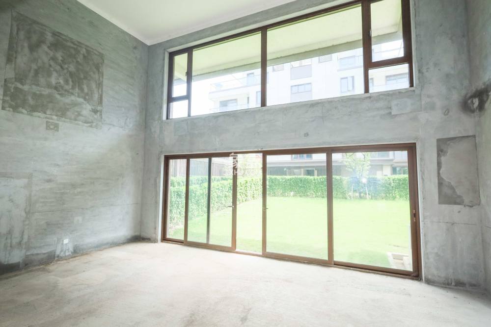 绿地麓湖郡  5室2厅3卫   386.00万