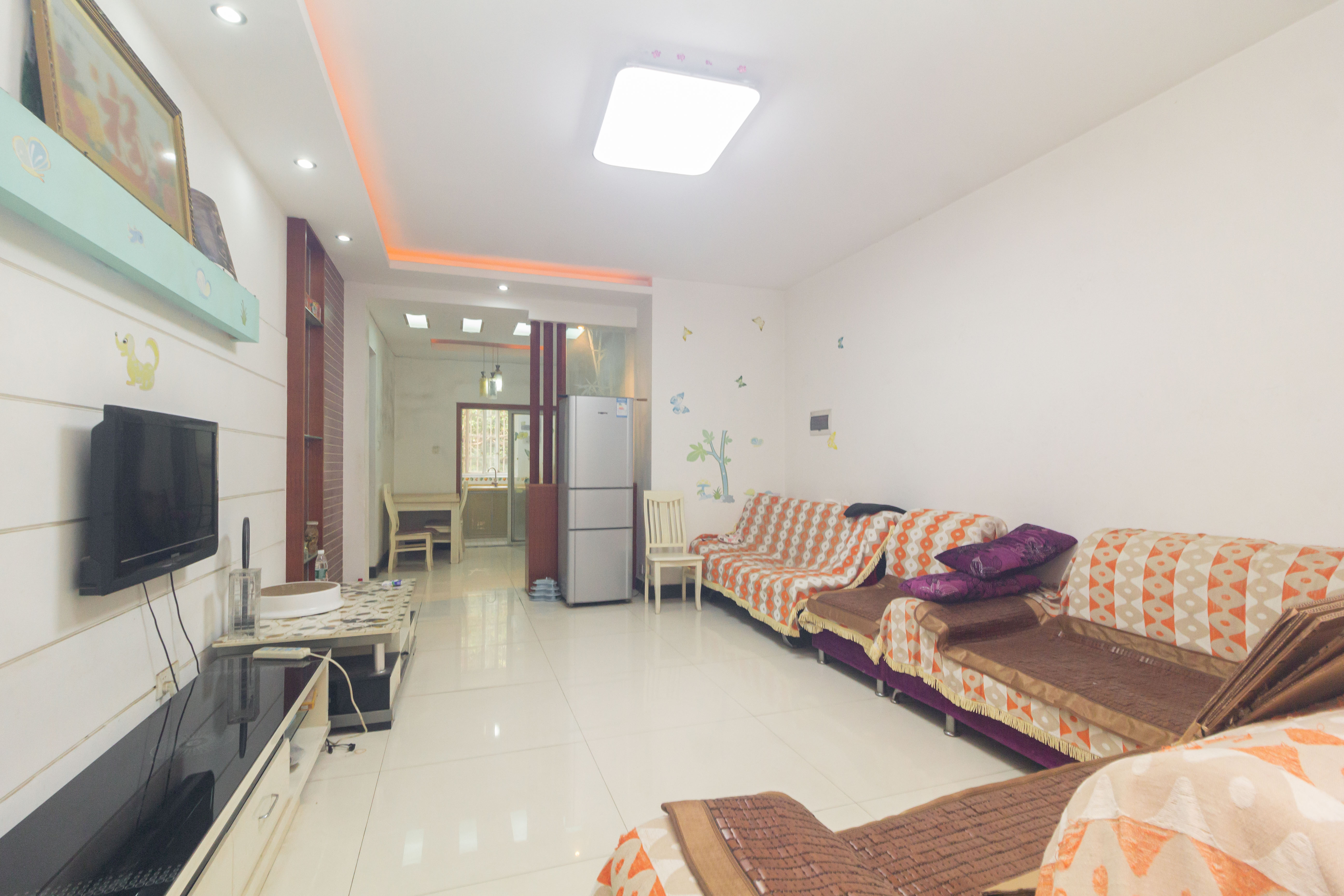 东城名苑 2室2厅1卫 48.8万 东城名苑 2室2厅1卫 48.8万客厅