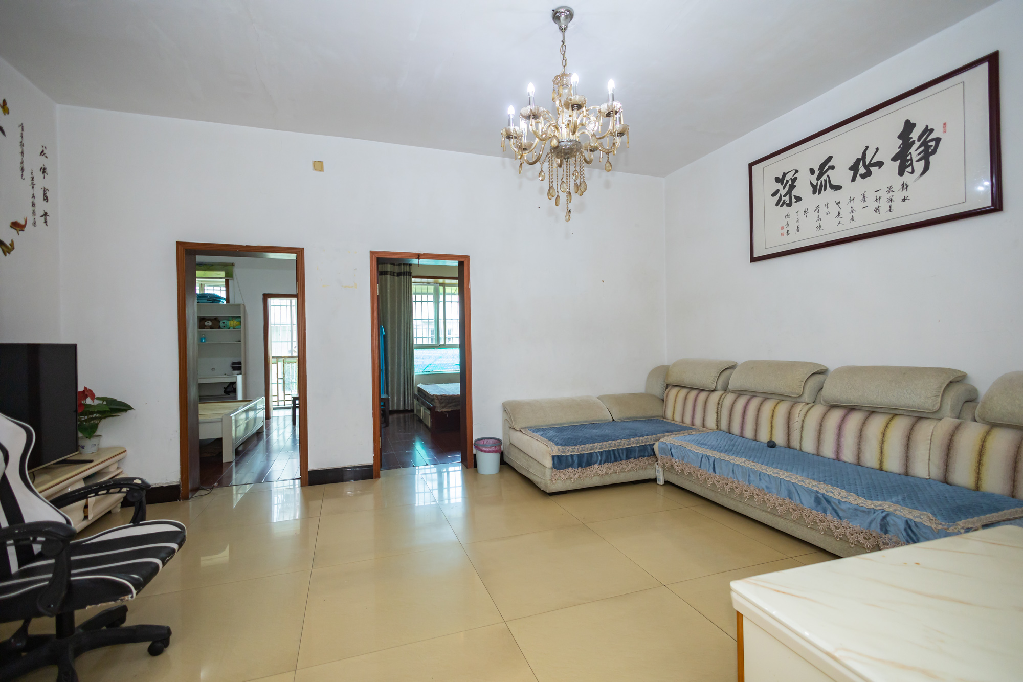 中南汽车世界 2室2厅1卫 35.0万 中南汽车世界 2室2厅1卫 35.0万客厅