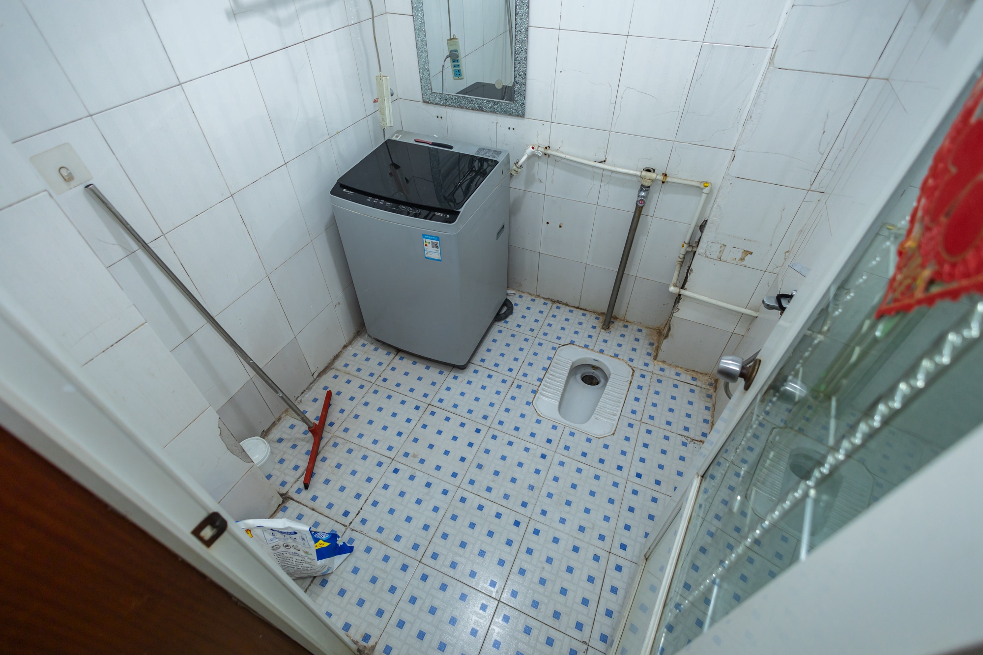 中南汽车世界 2室2厅1卫 35.0万 中南汽车世界 2室2厅1卫 35.0万卫生间