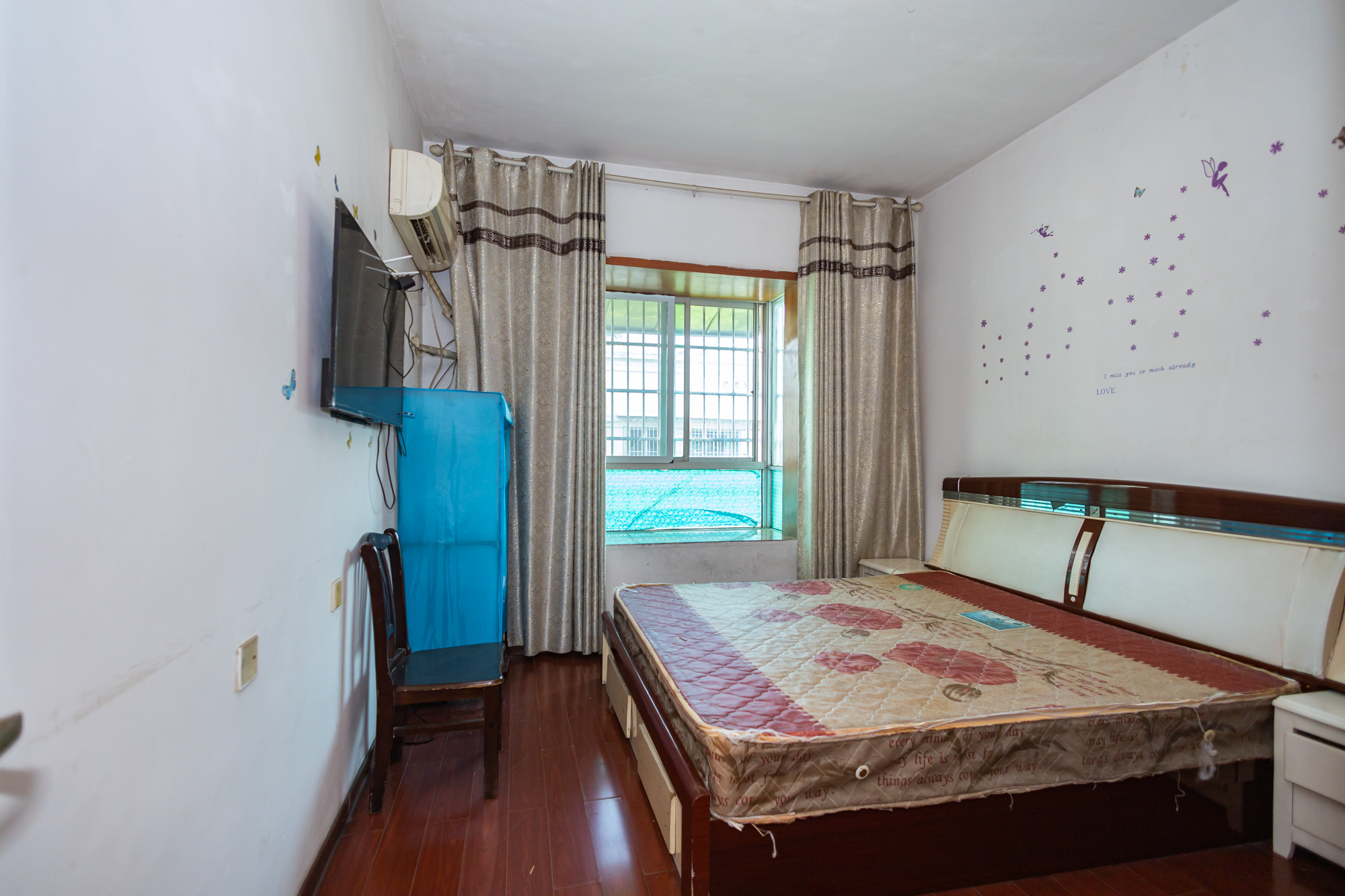 中南汽车世界 2室2厅1卫 35.0万 中南汽车世界 2室2厅1卫 35.0万卧室