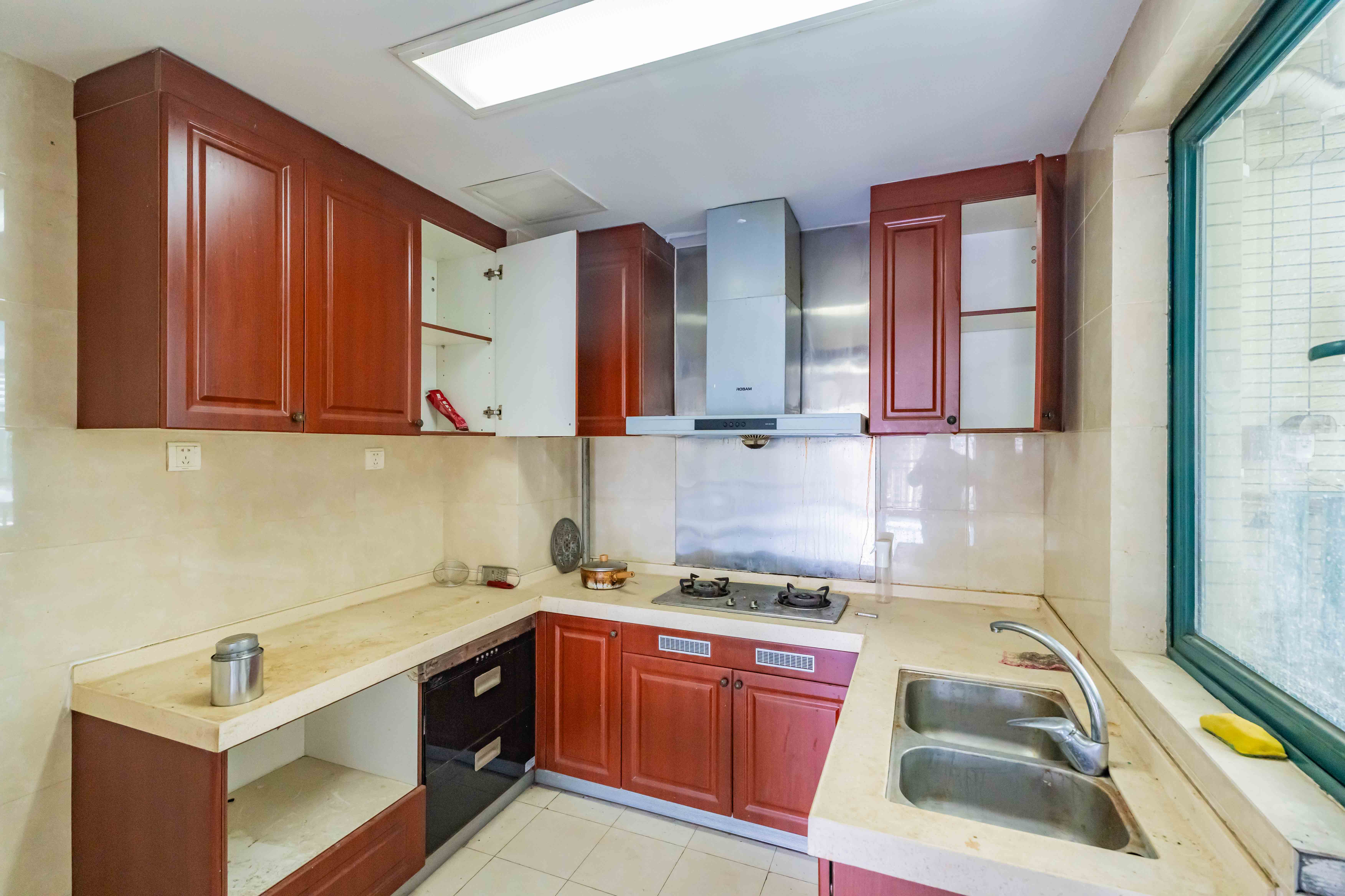 恒大雅苑 3室2厅1卫 100.0万 恒大雅苑 3室2厅1卫 100.0万厨房