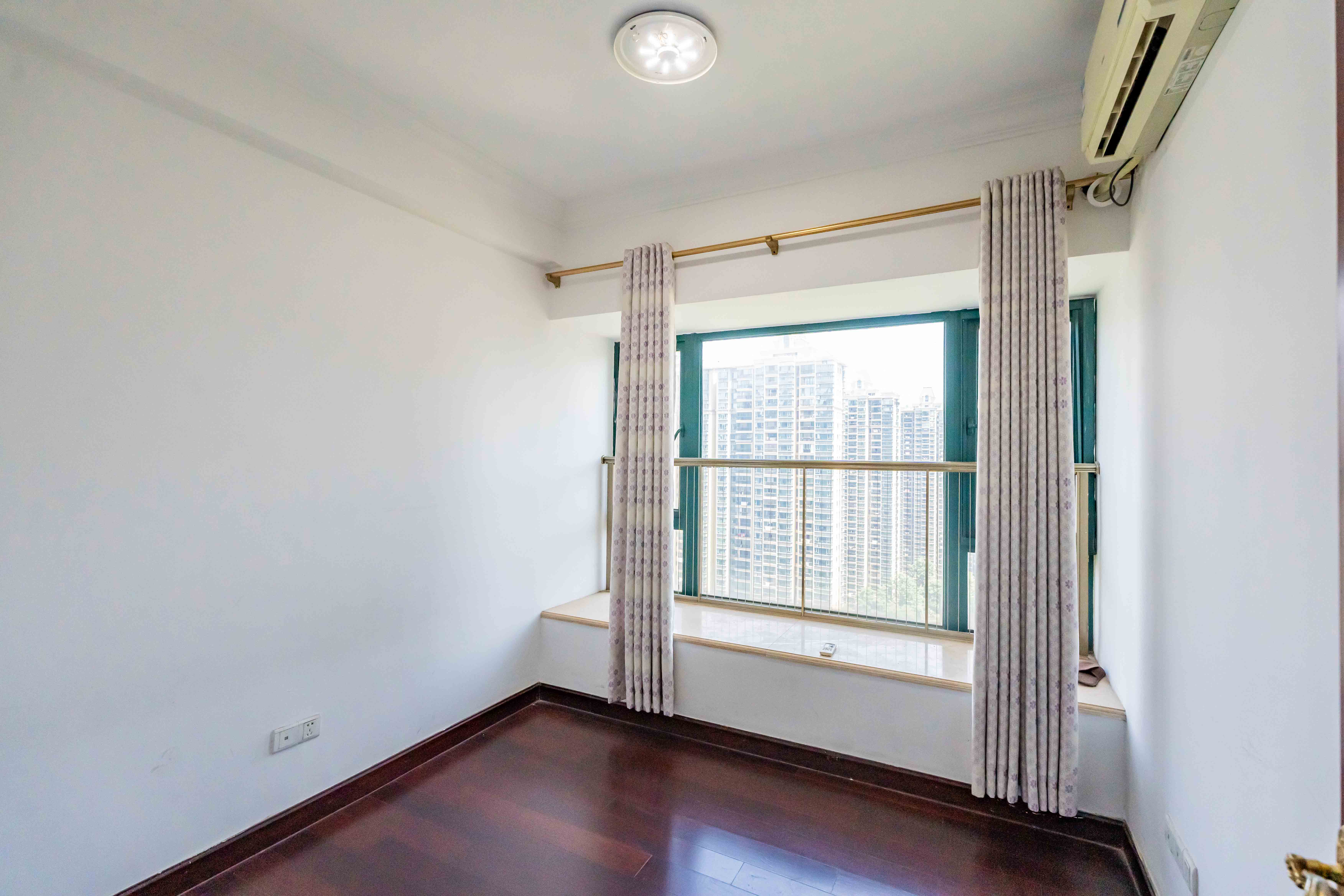 恒大雅苑 3室2厅1卫 100.0万 恒大雅苑 3室2厅1卫 100.0万卧室