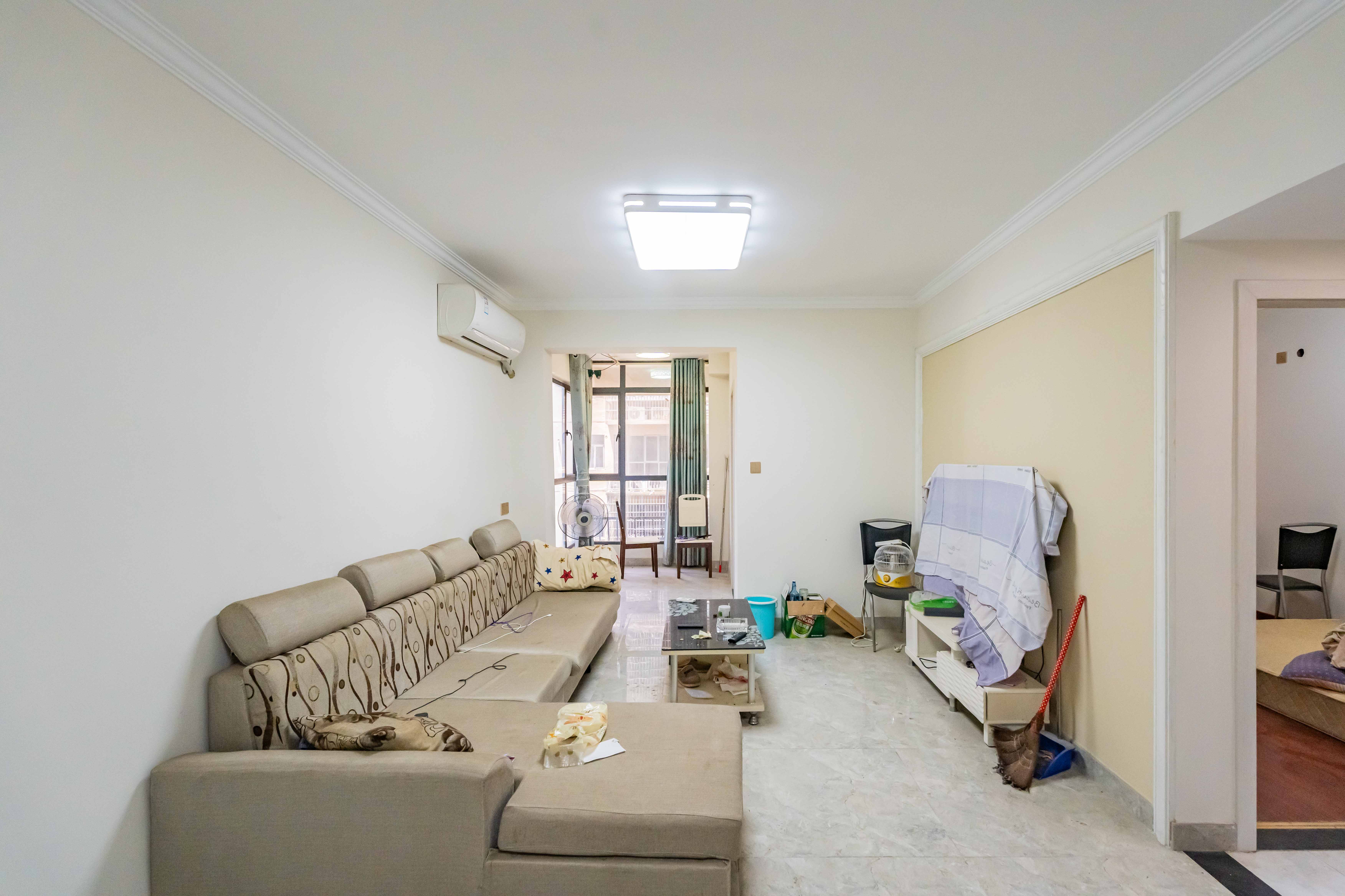 悦湖山 3室2厅1卫 72.0万 悦湖山 3室2厅1卫 72.0万客厅