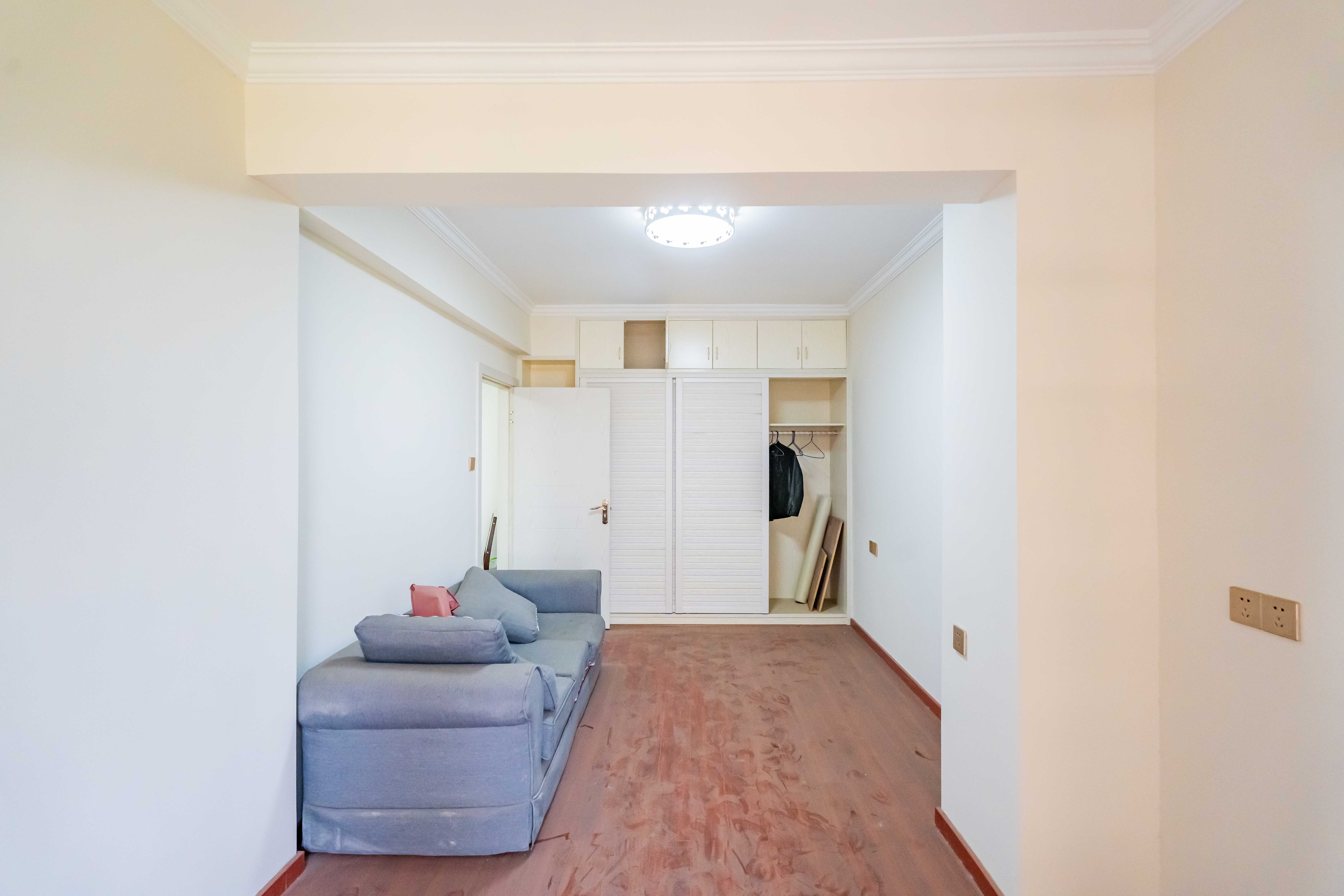 悦湖山 3室2厅1卫 72.0万 悦湖山 3室2厅1卫 72.0万卧室