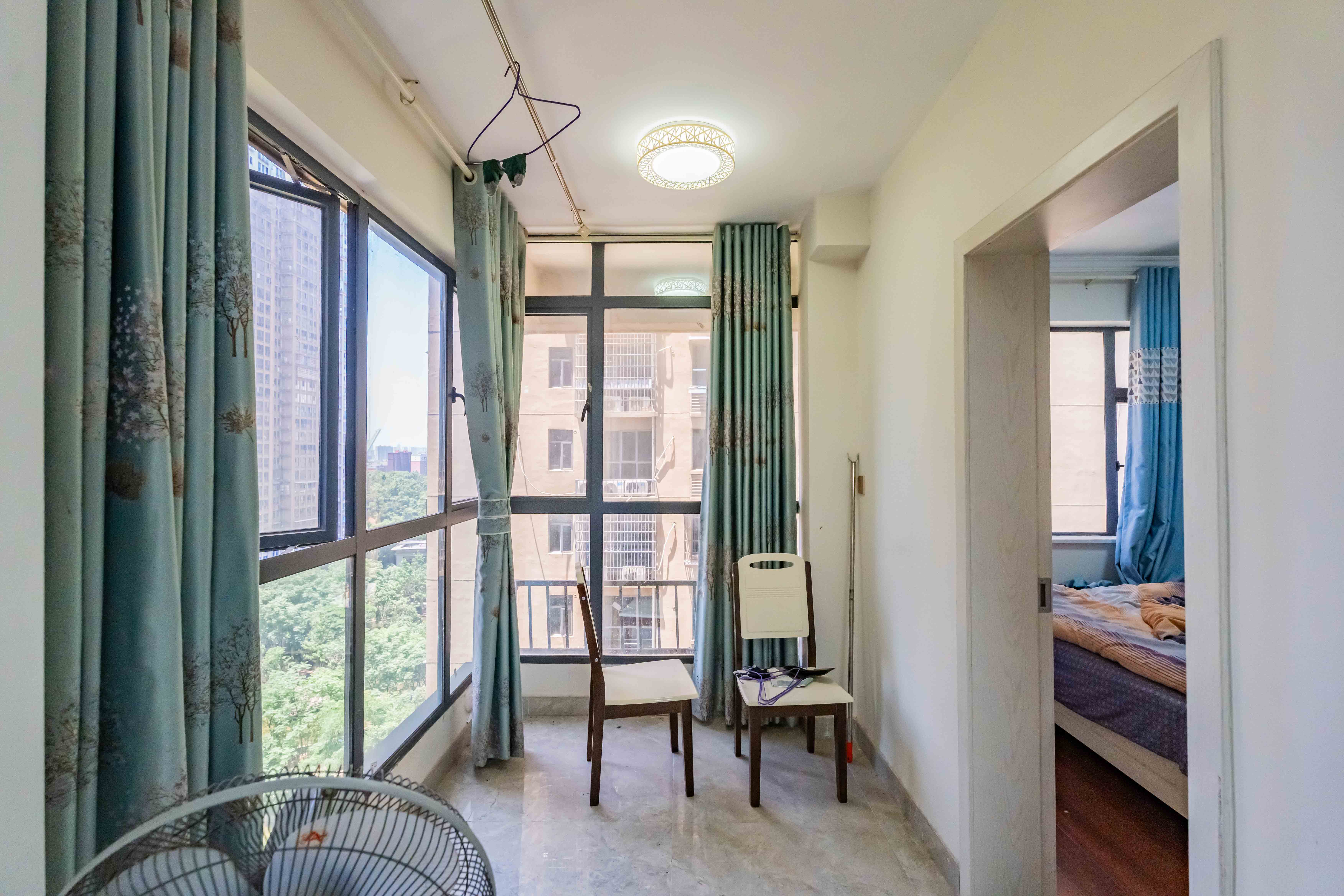 悦湖山 3室2厅1卫 72.0万 悦湖山 3室2厅1卫 72.0万阳台