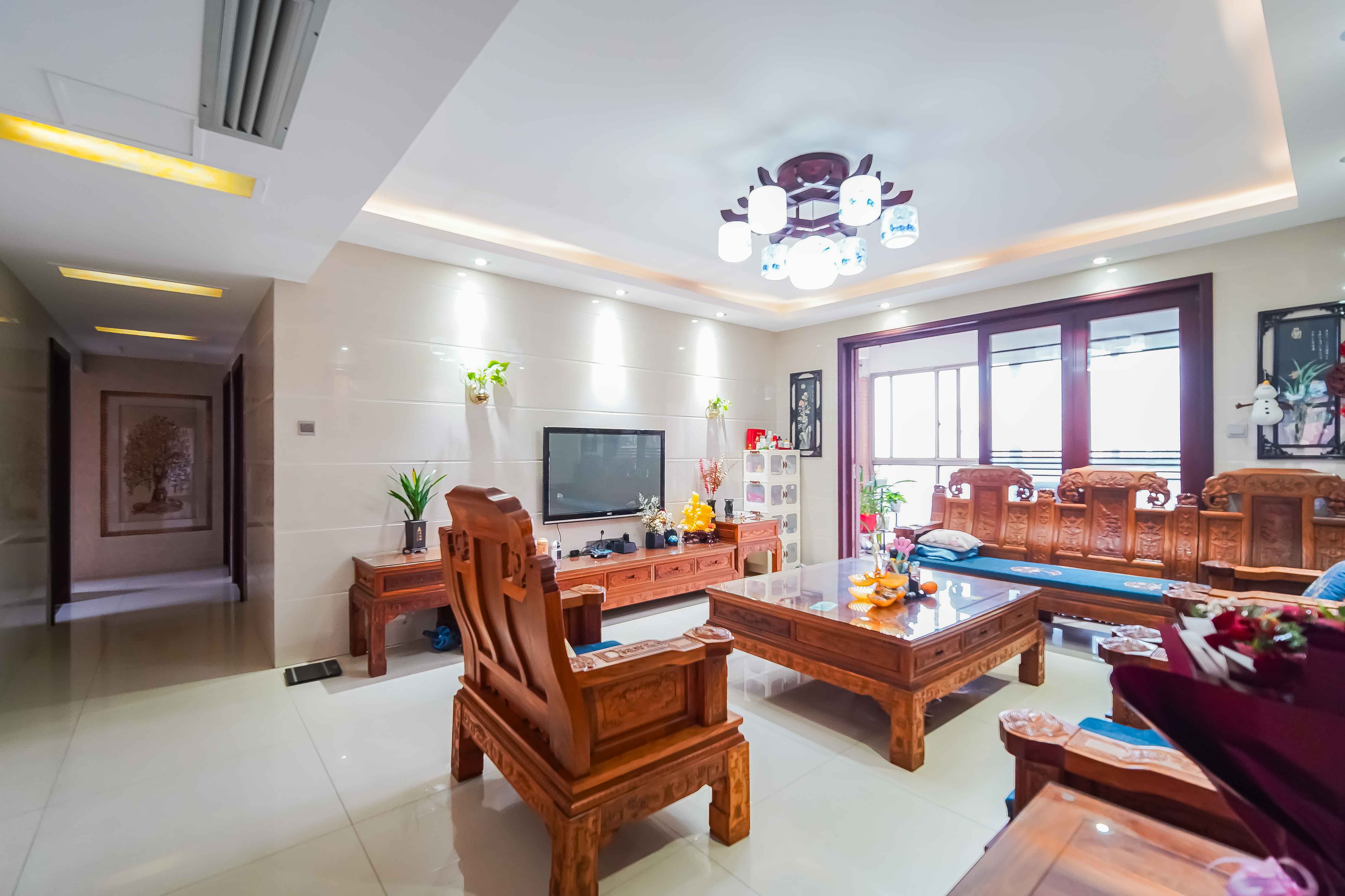 香樟鑫都  5室2厅2卫    228.0万客厅