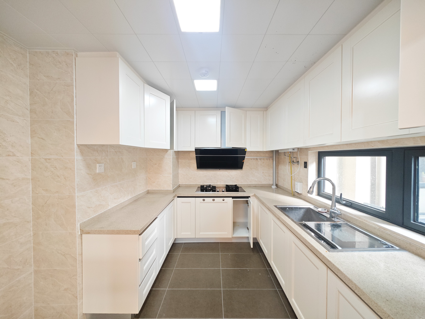 万科魅力之城锋镜里  4室2厅2卫    160.0万 万科魅力之城锋镜里  4室2厅2卫    160.0万厨房