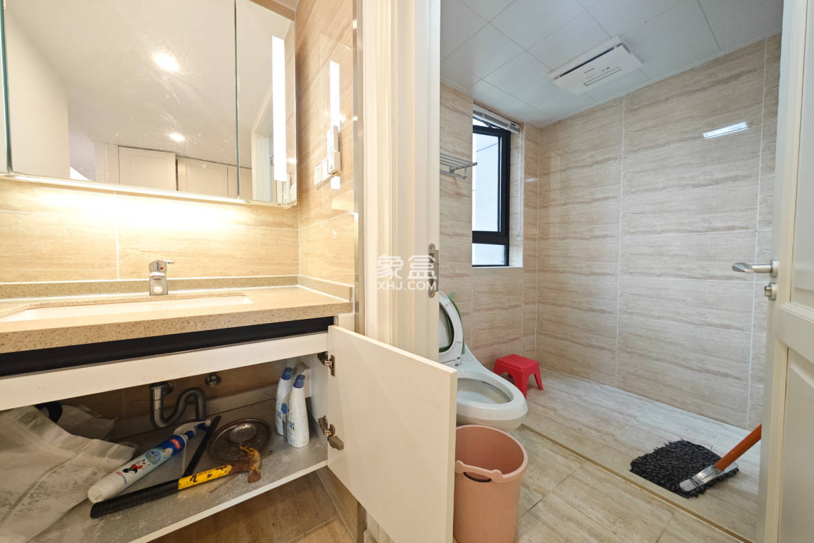 万科魅力之城锋镜里  4室2厅2卫    160.0万 万科魅力之城锋镜里  4室2厅2卫    160.0万卫生间