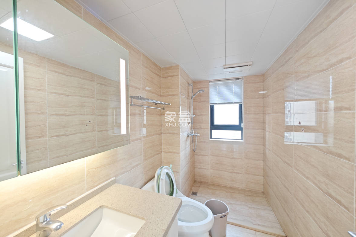 万科魅力之城锋镜里  4室2厅2卫    160.0万 万科魅力之城锋镜里  4室2厅2卫    160.0万卫生间