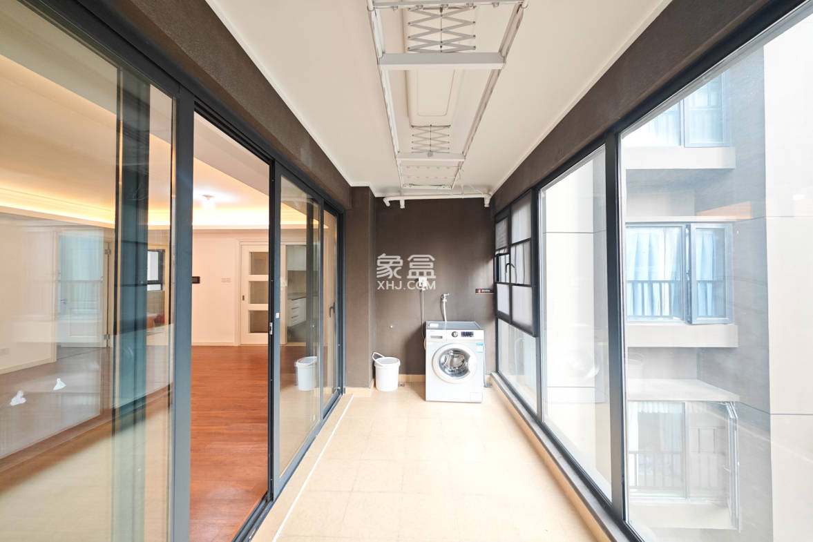 万科魅力之城锋镜里  4室2厅2卫    160.0万 万科魅力之城锋镜里  4室2厅2卫    160.0万阳台