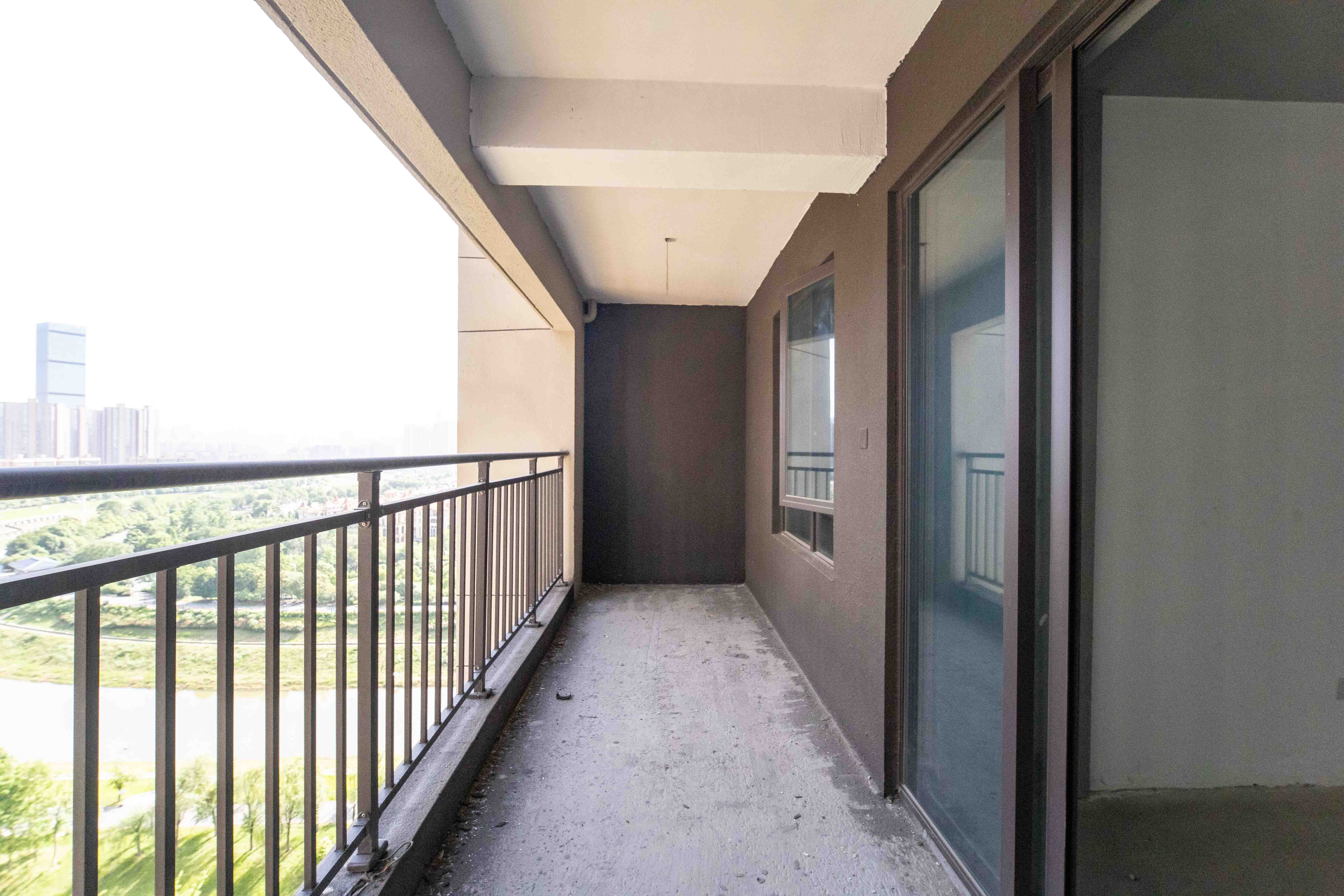德奥悦东方  4室2厅2卫   189.50万阳台
