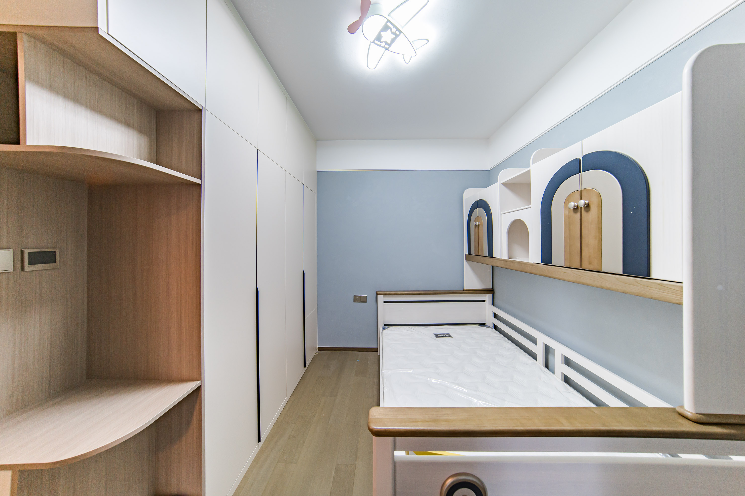 建发电建江山悦  4室2厅2卫   213.00万卧室