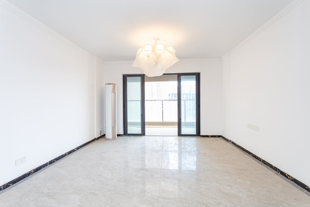 万润滨江天著  5室2厅2卫    162.0万