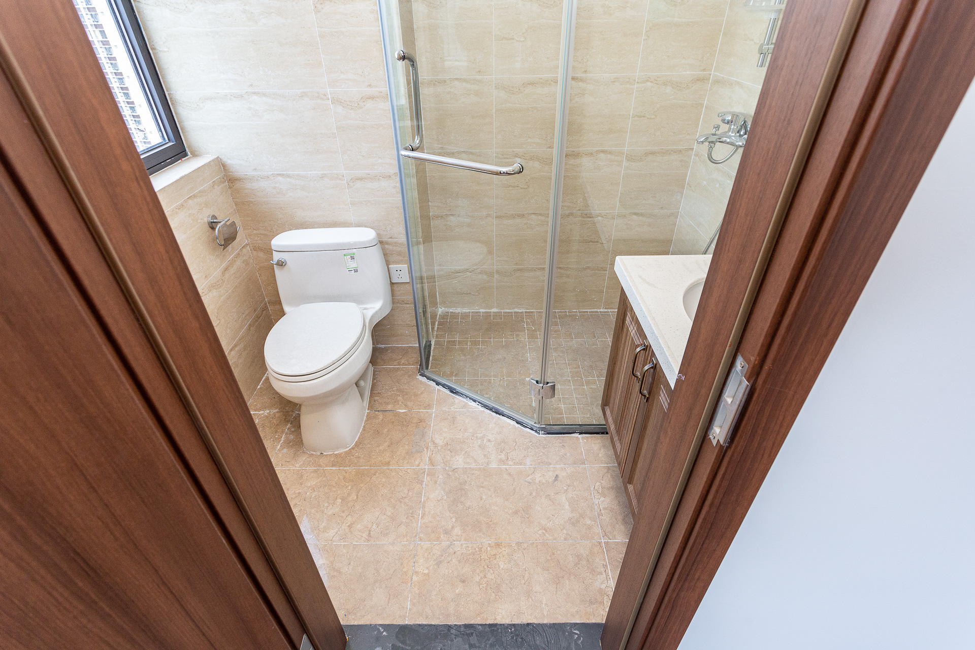 万润滨江天著  5室2厅2卫    162.0万 万润滨江天著  5室2厅2卫    162.0万卫生间