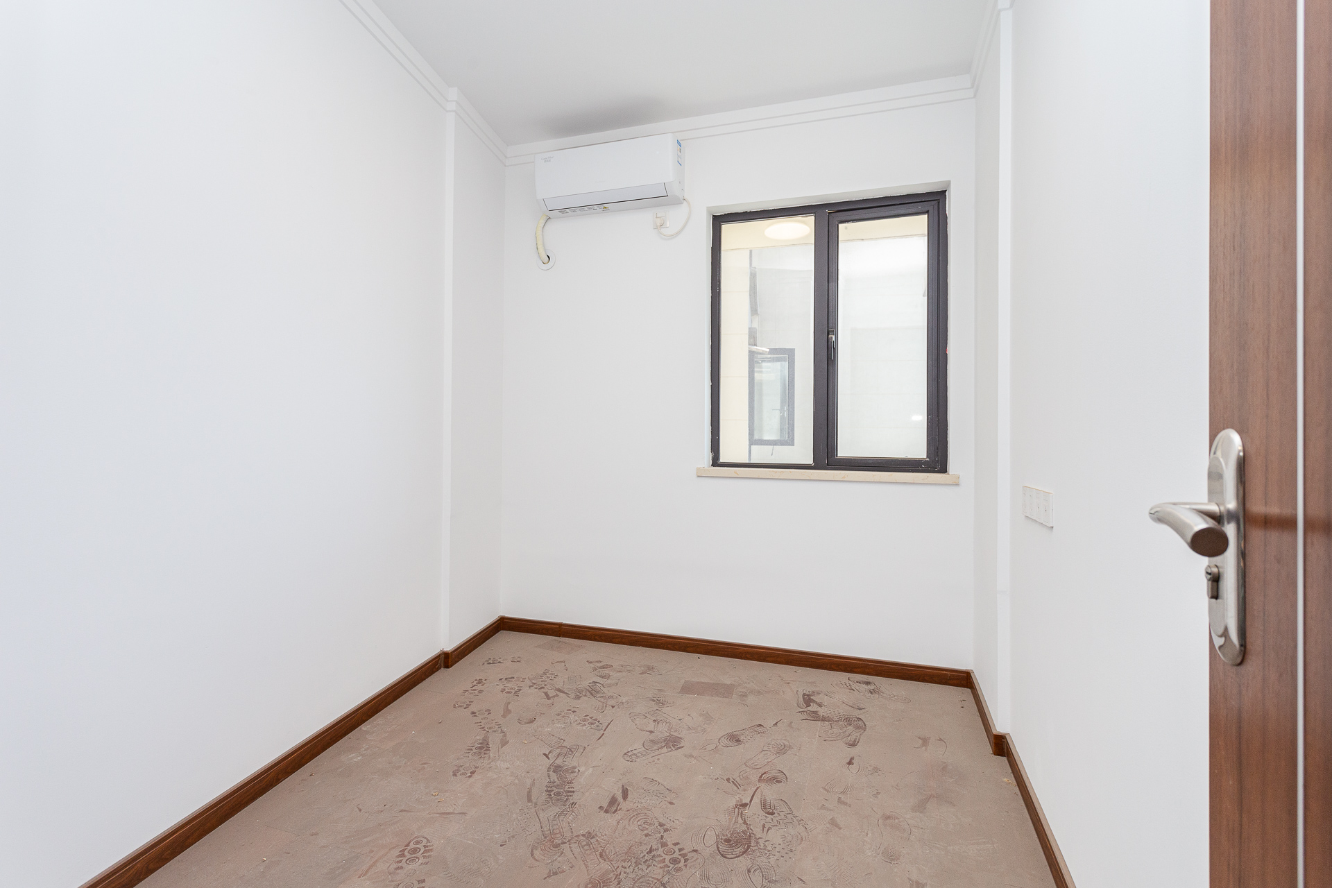 万润滨江天著  5室2厅2卫    162.0万 万润滨江天著  5室2厅2卫    162.0万卧室