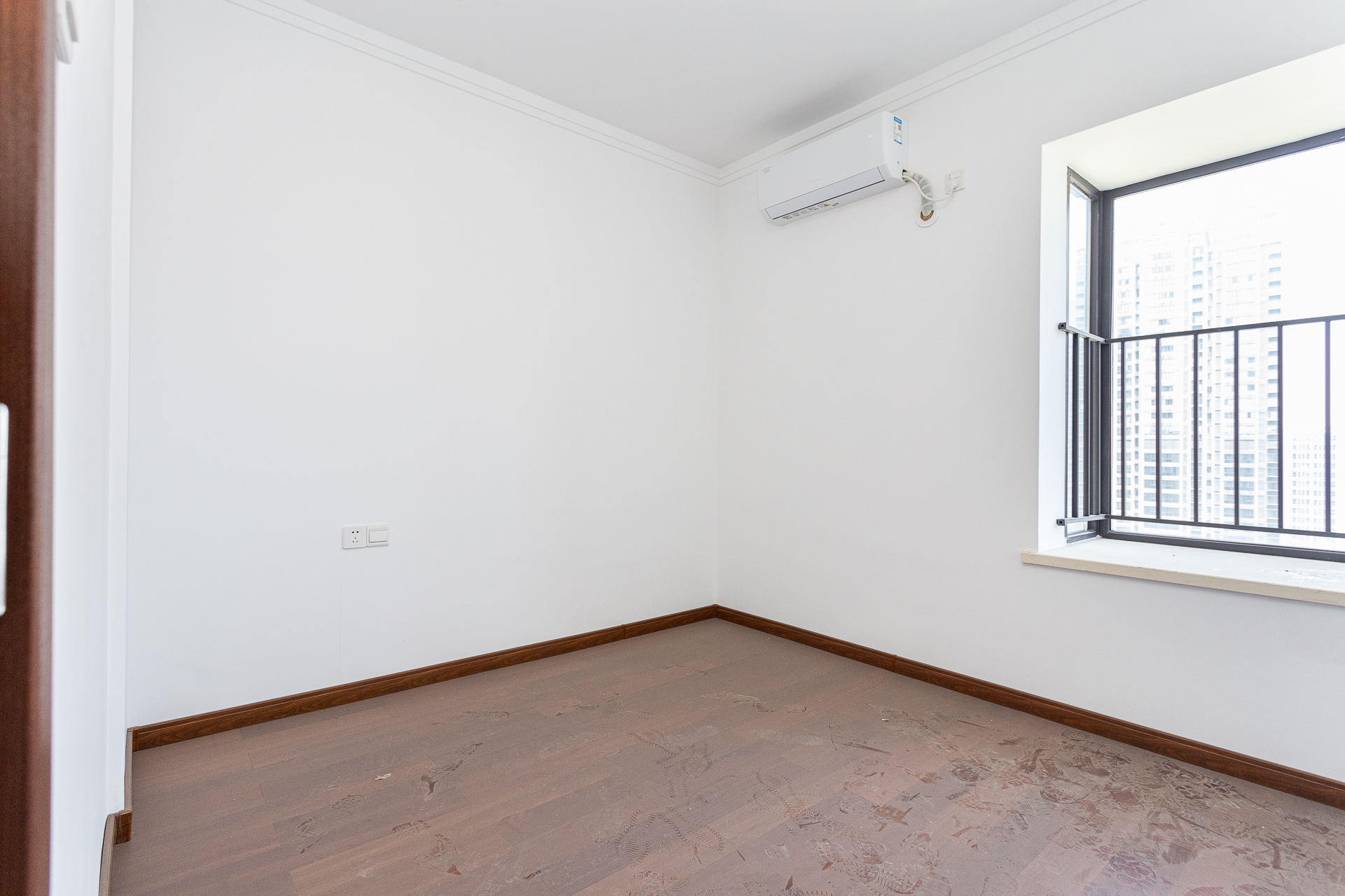 万润滨江天著  5室2厅2卫    162.0万 万润滨江天著  5室2厅2卫    162.0万卧室