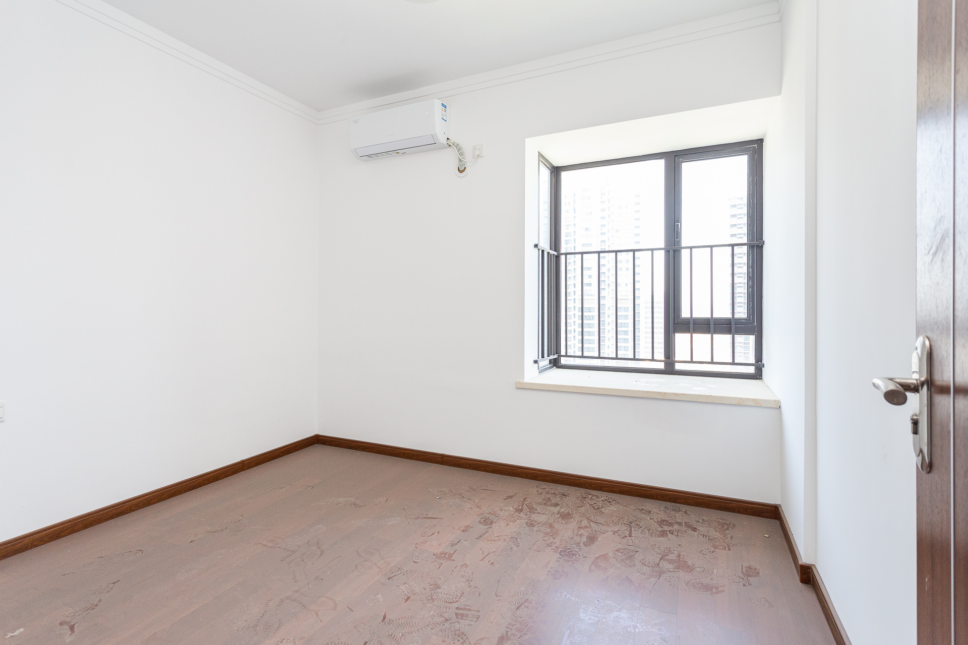 万润滨江天著  5室2厅2卫    162.0万 万润滨江天著  5室2厅2卫    162.0万卧室