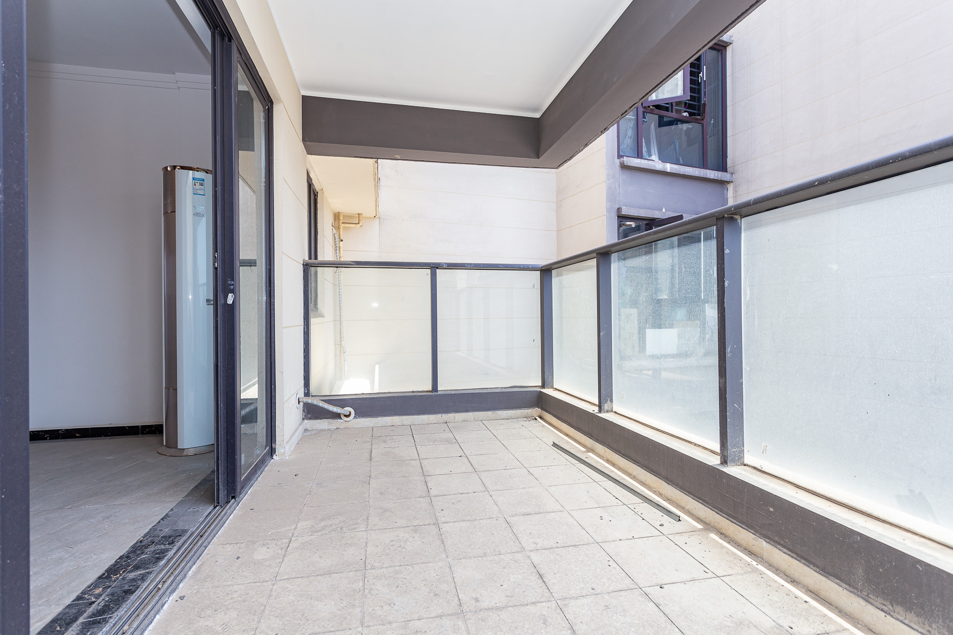 万润滨江天著  5室2厅2卫    162.0万 万润滨江天著  5室2厅2卫    162.0万阳台