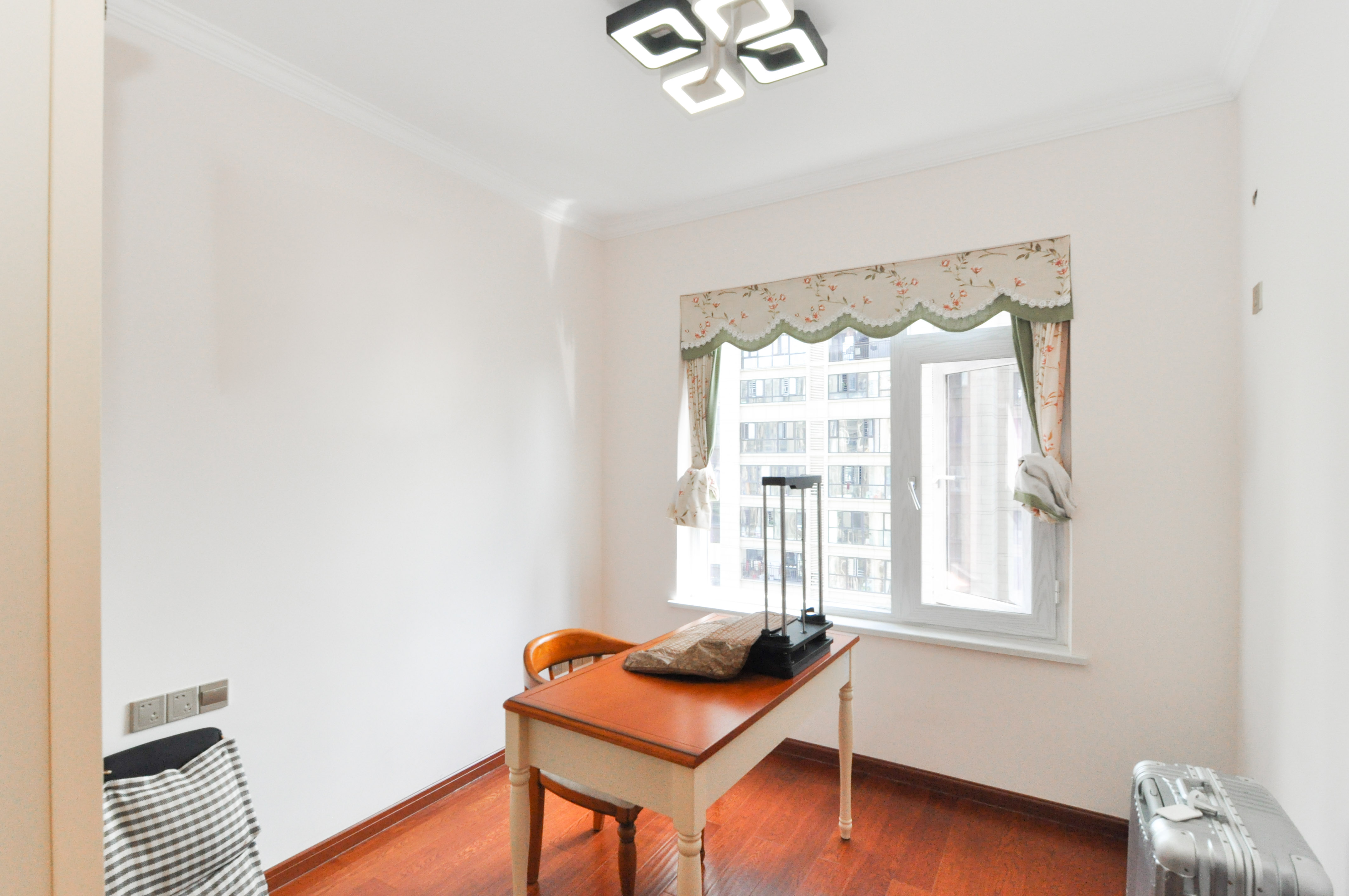 卓越浅水湾  4室2厅2卫    195.0万其他