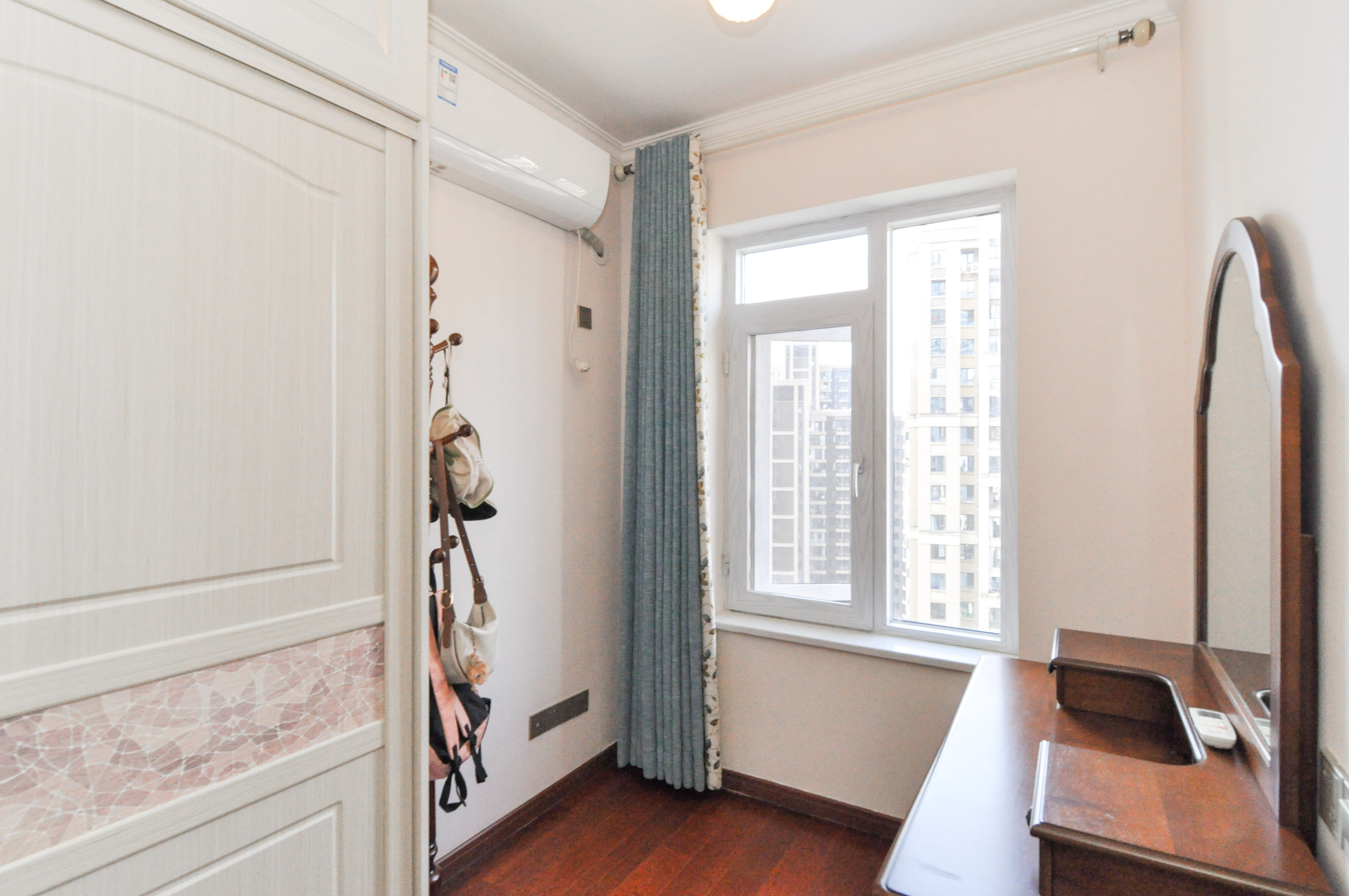 卓越浅水湾  4室2厅2卫    195.0万其他