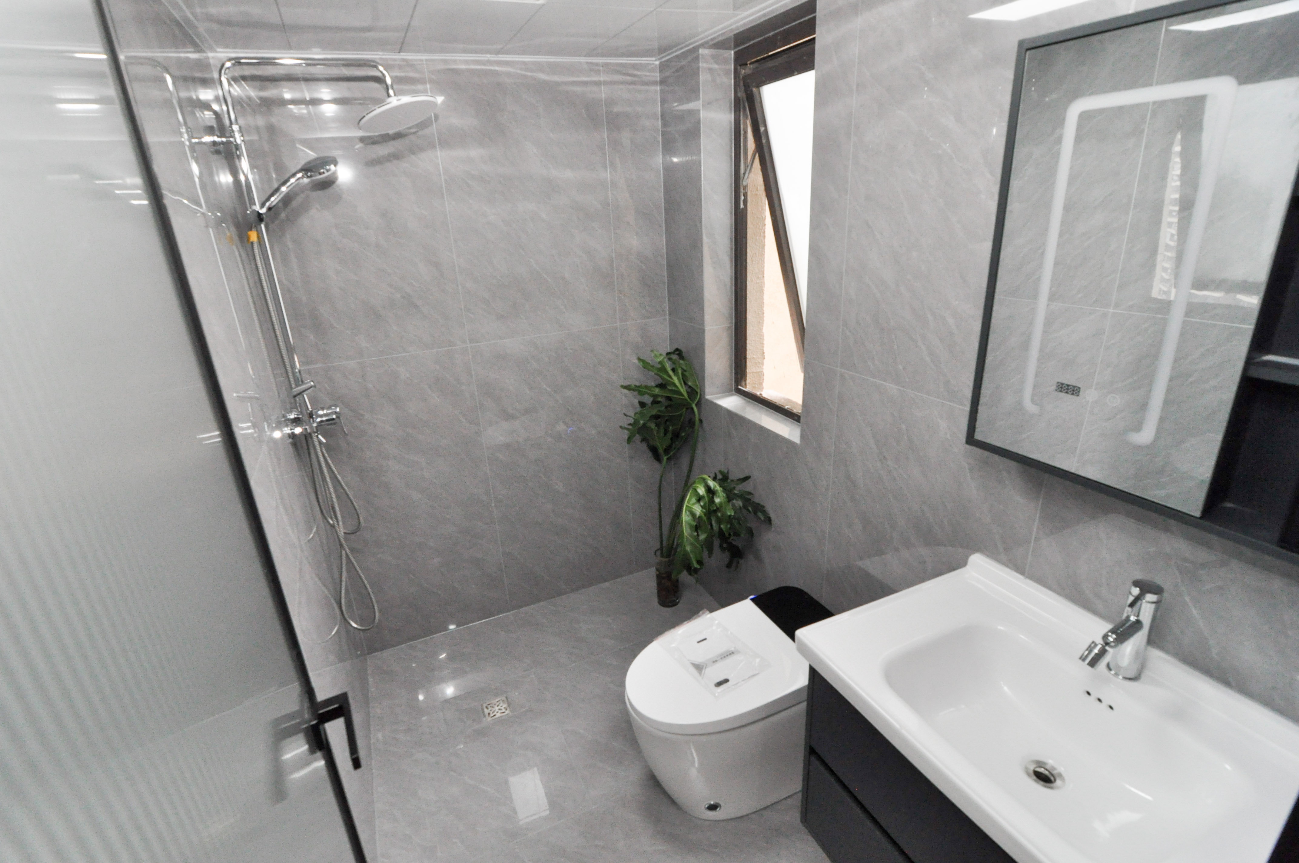 梅溪正荣府  4室2厅2卫    168.0万卫生间