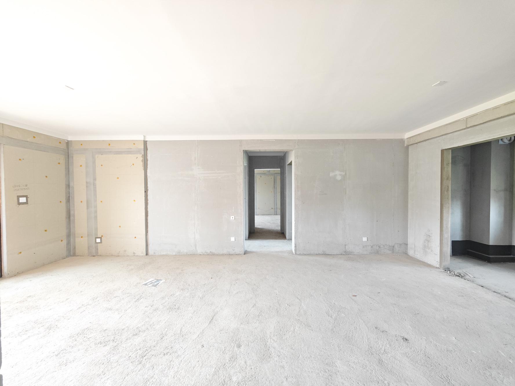 保利城(中航城国际社区、郡原美村) 4室2厅2卫 140.0万 保利城(中航城国际社区、郡原美村) 4室2厅2卫 140.0万客厅