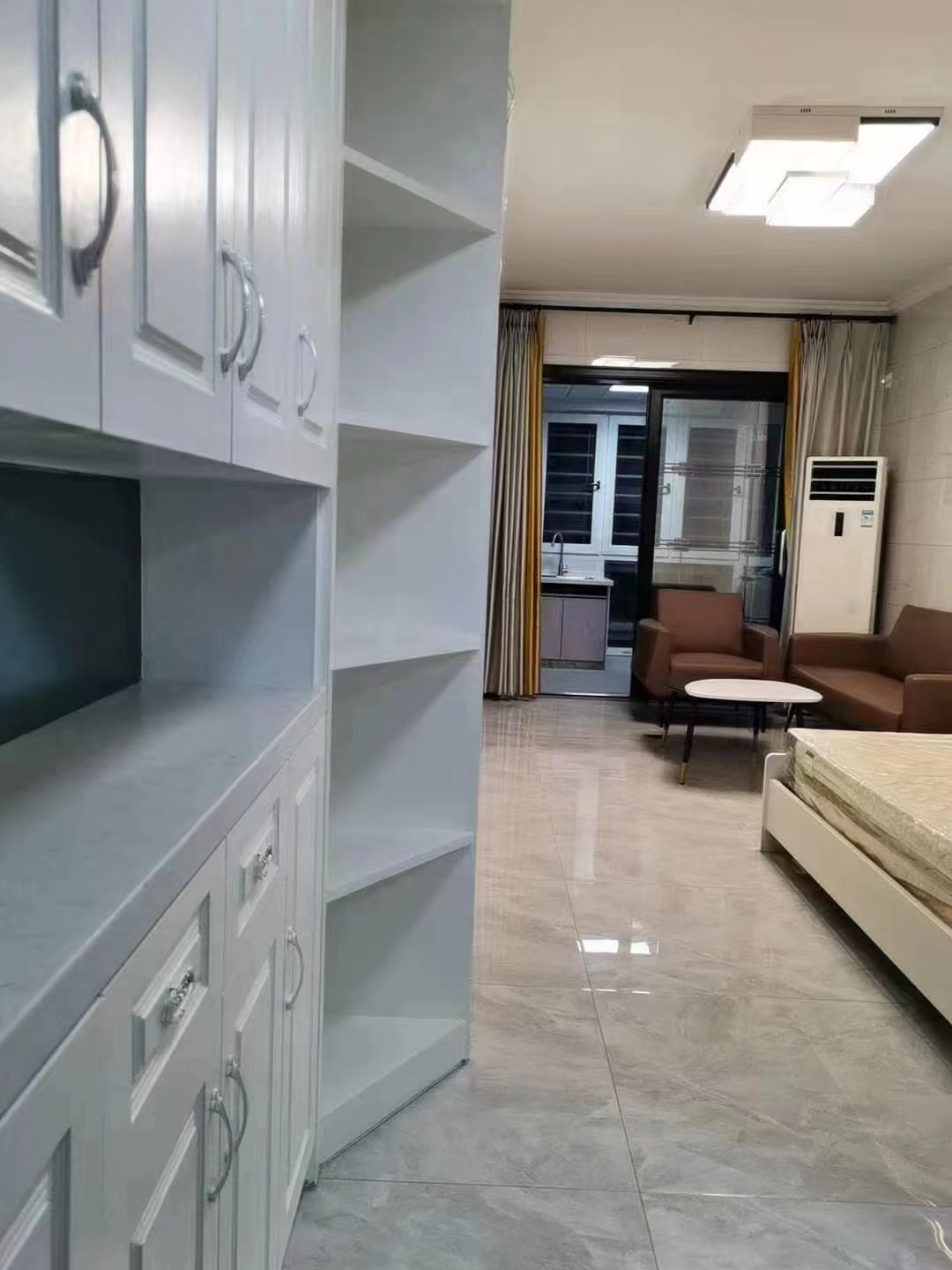珠江愉景新城  3室2厅2卫   1600.00元/月室内图