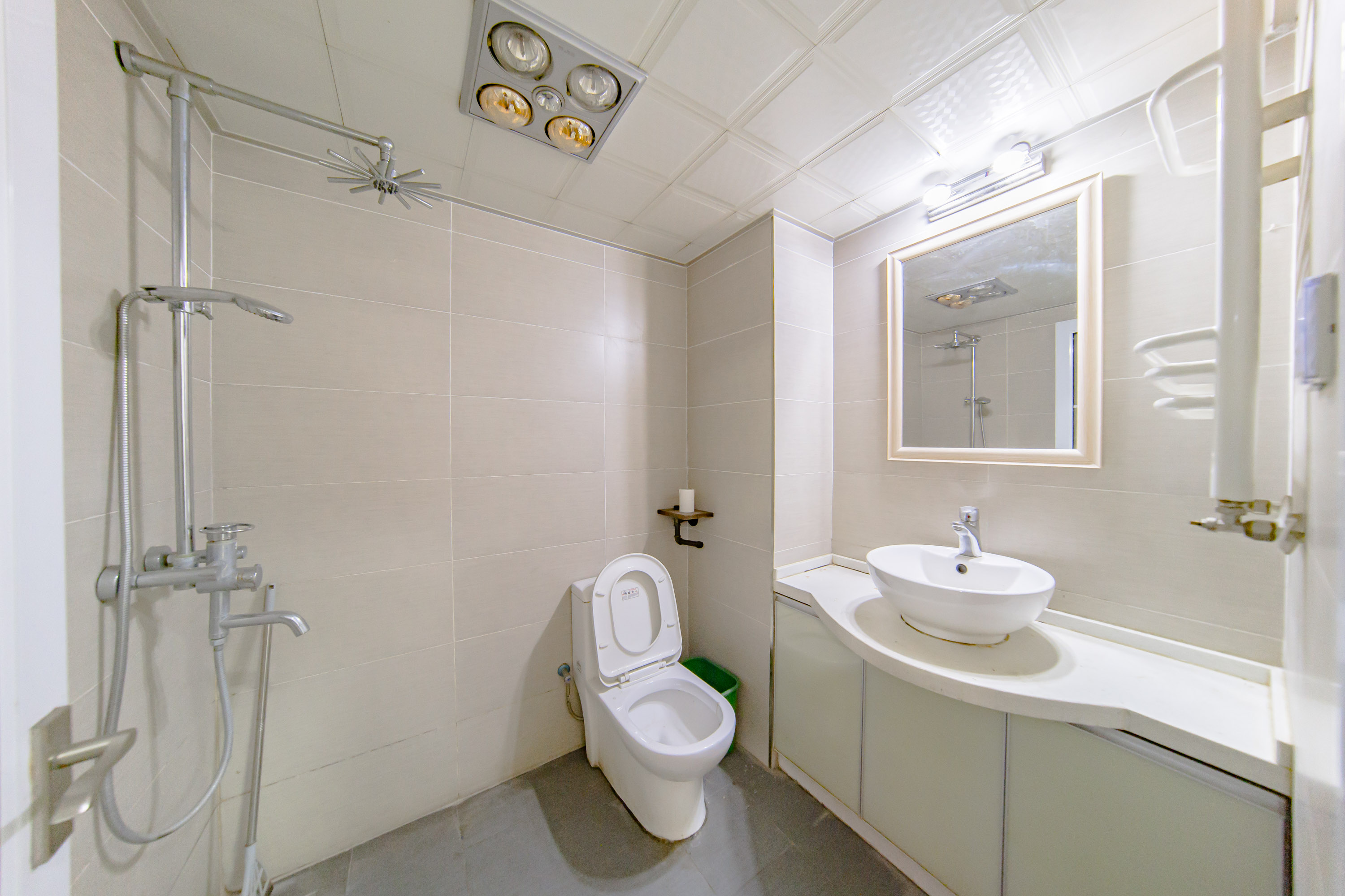 阳光100二期 2室2厅1卫 76.0万 阳光100二期 2室2厅1卫 76.0万卫生间