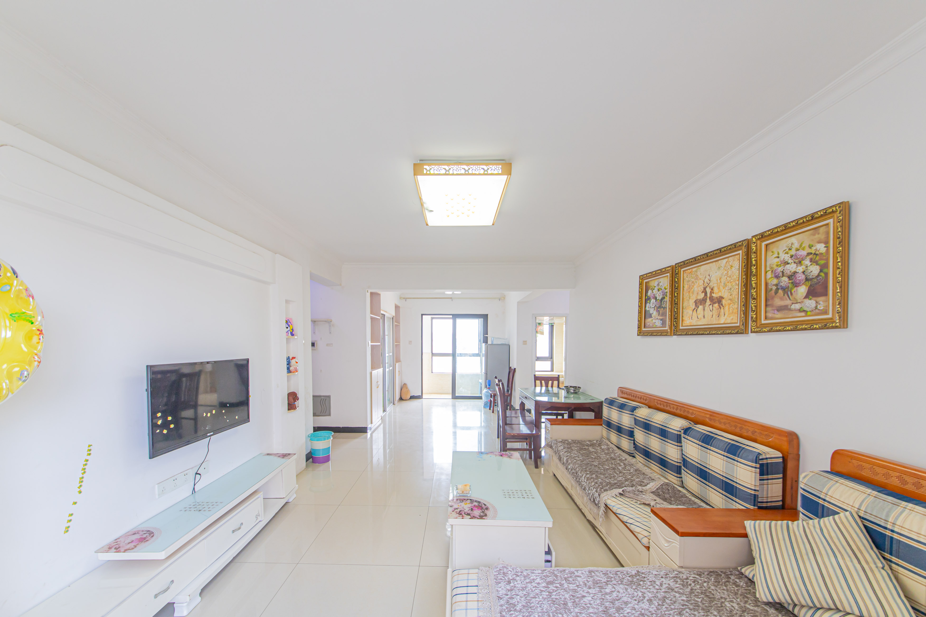 中信凯旋蓝岸(中信新城三期) 3室2厅1卫 84.0万 中信凯旋蓝岸(中信新城三期) 3室2厅1卫 84.0万客厅