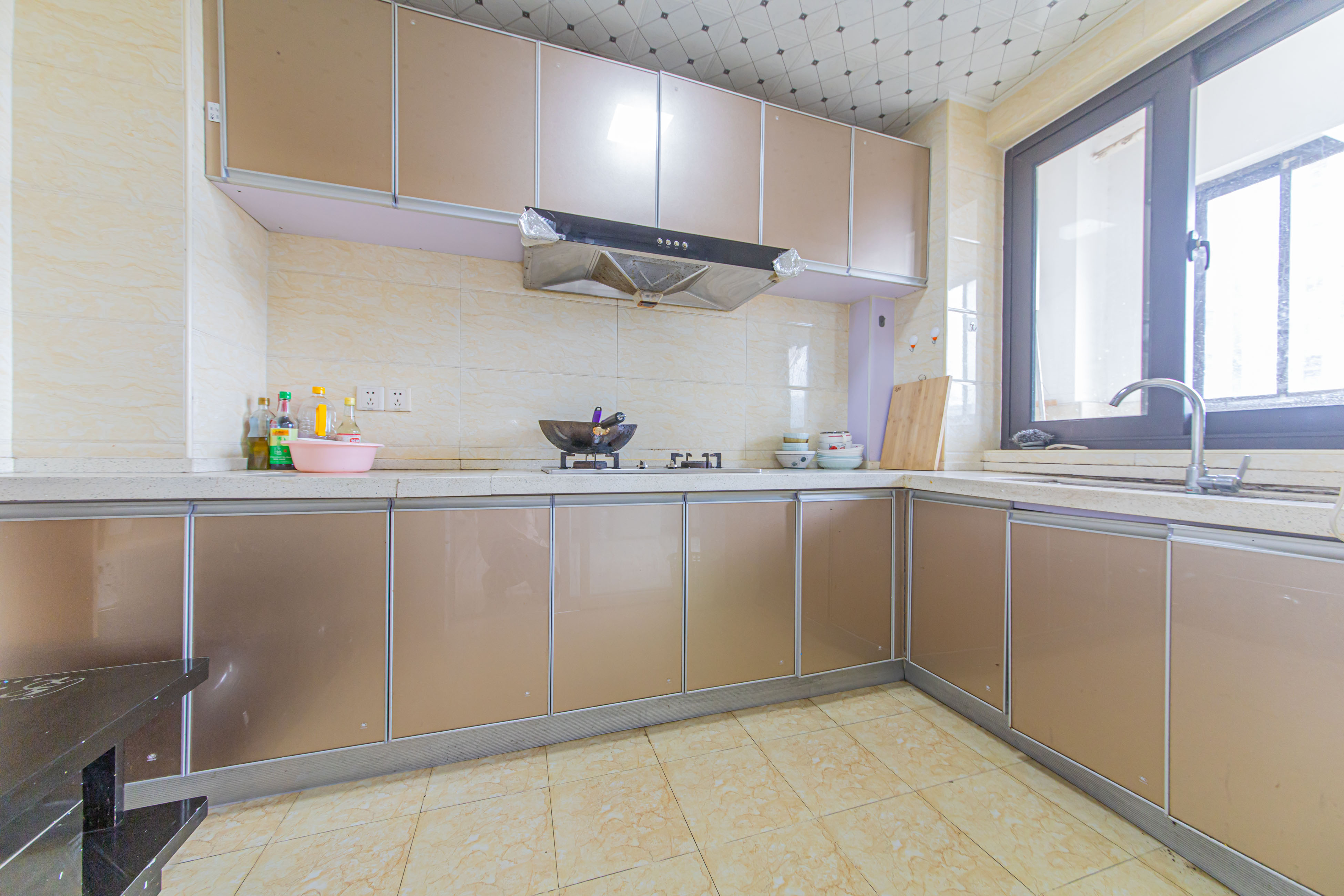 中信凯旋蓝岸(中信新城三期) 3室2厅1卫 84.0万 中信凯旋蓝岸(中信新城三期) 3室2厅1卫 84.0万厨房