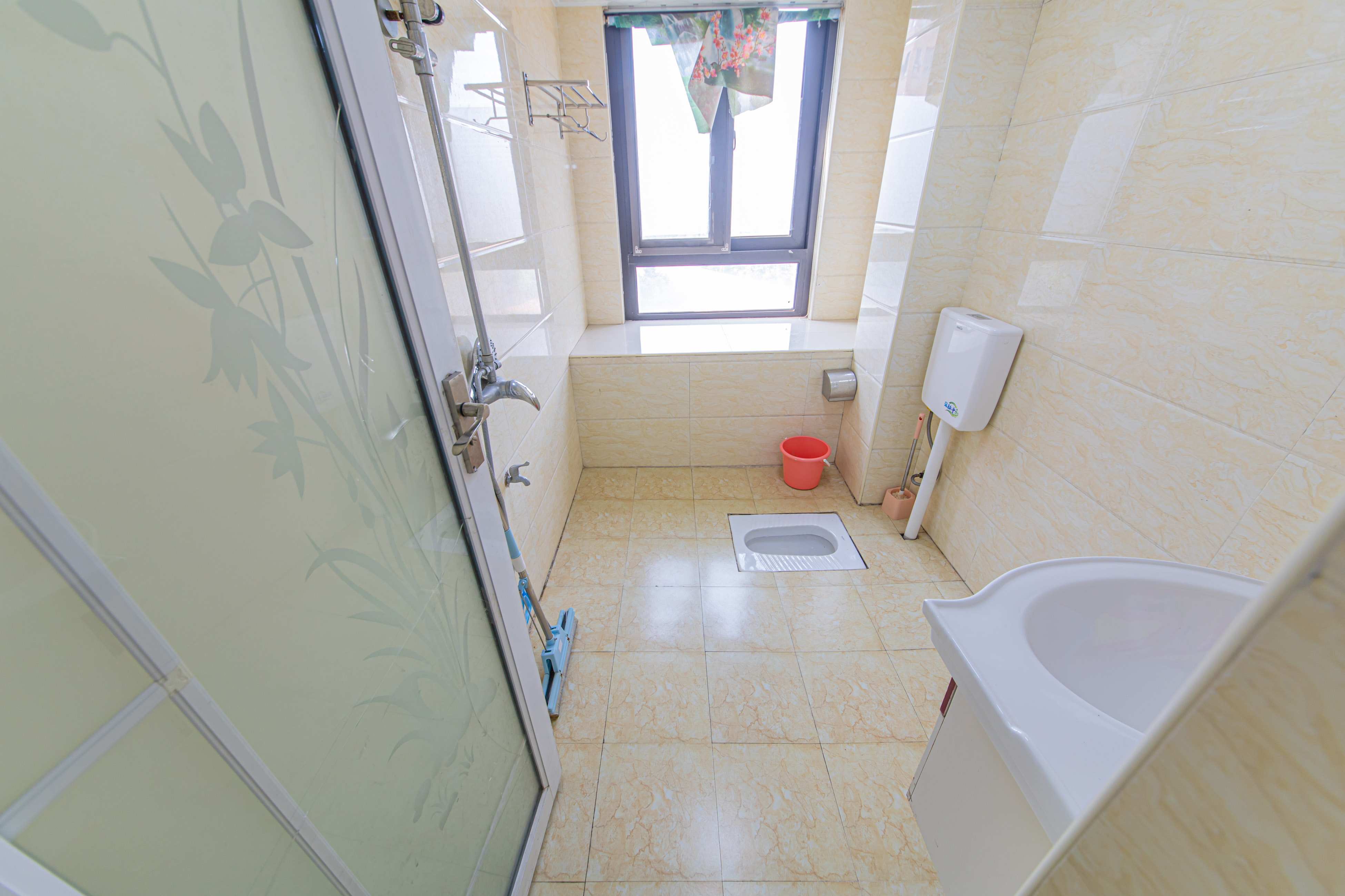 中信凯旋蓝岸(中信新城三期) 3室2厅1卫 84.0万 中信凯旋蓝岸(中信新城三期) 3室2厅1卫 84.0万卫生间