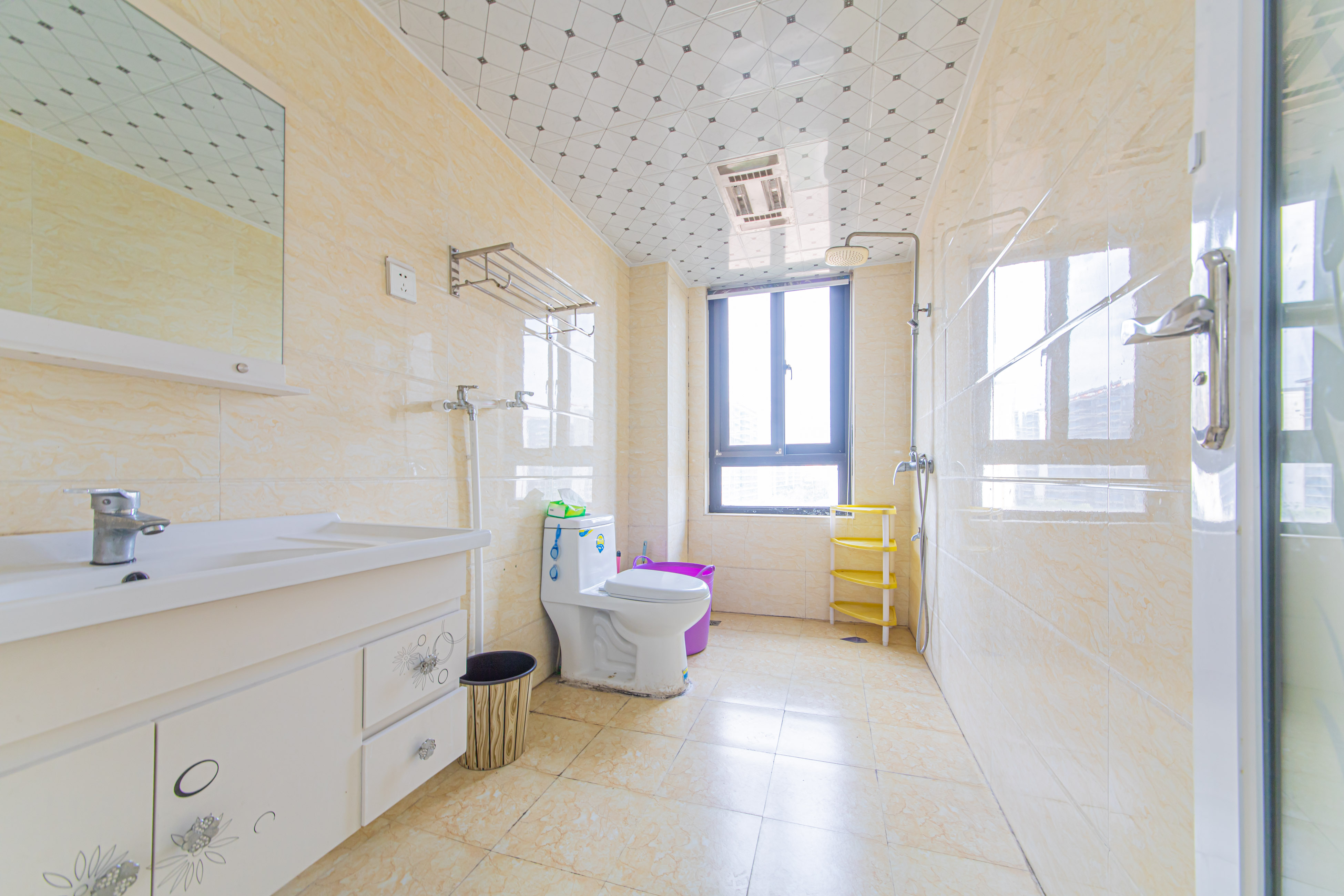 中信凯旋蓝岸(中信新城三期) 3室2厅1卫 84.0万 中信凯旋蓝岸(中信新城三期) 3室2厅1卫 84.0万卫生间