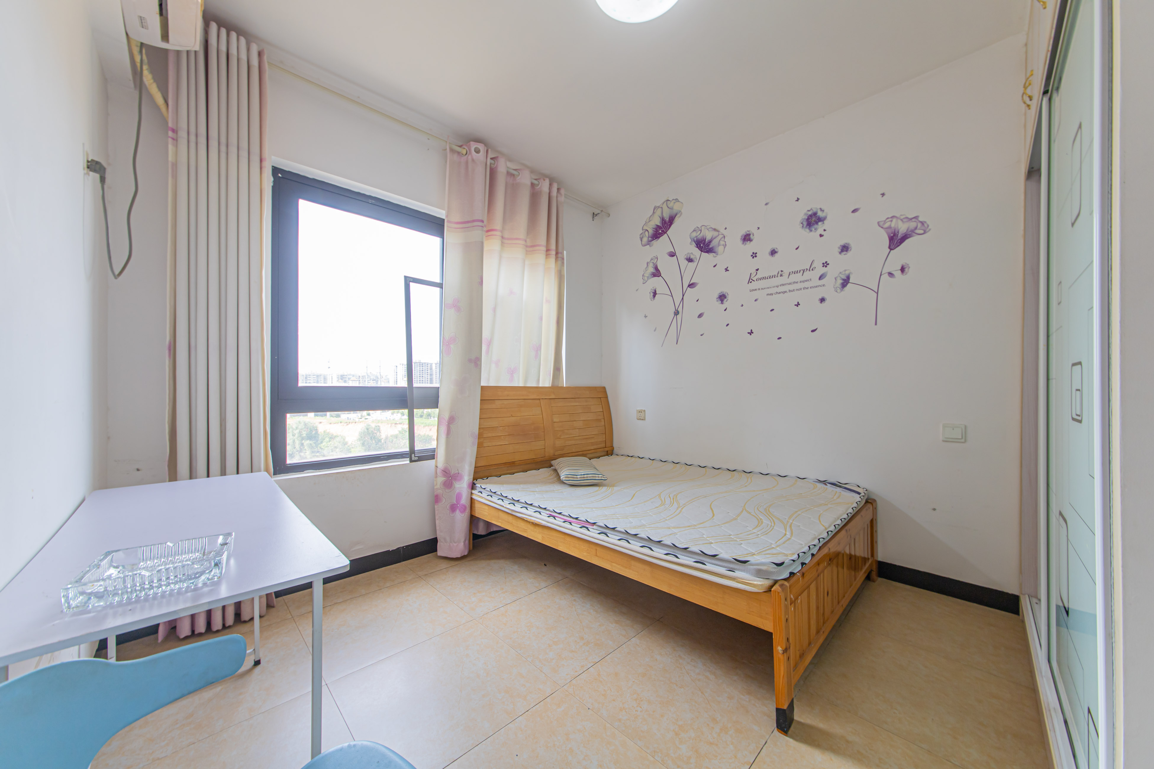 中信凯旋蓝岸(中信新城三期) 3室2厅1卫 84.0万 中信凯旋蓝岸(中信新城三期) 3室2厅1卫 84.0万卧室