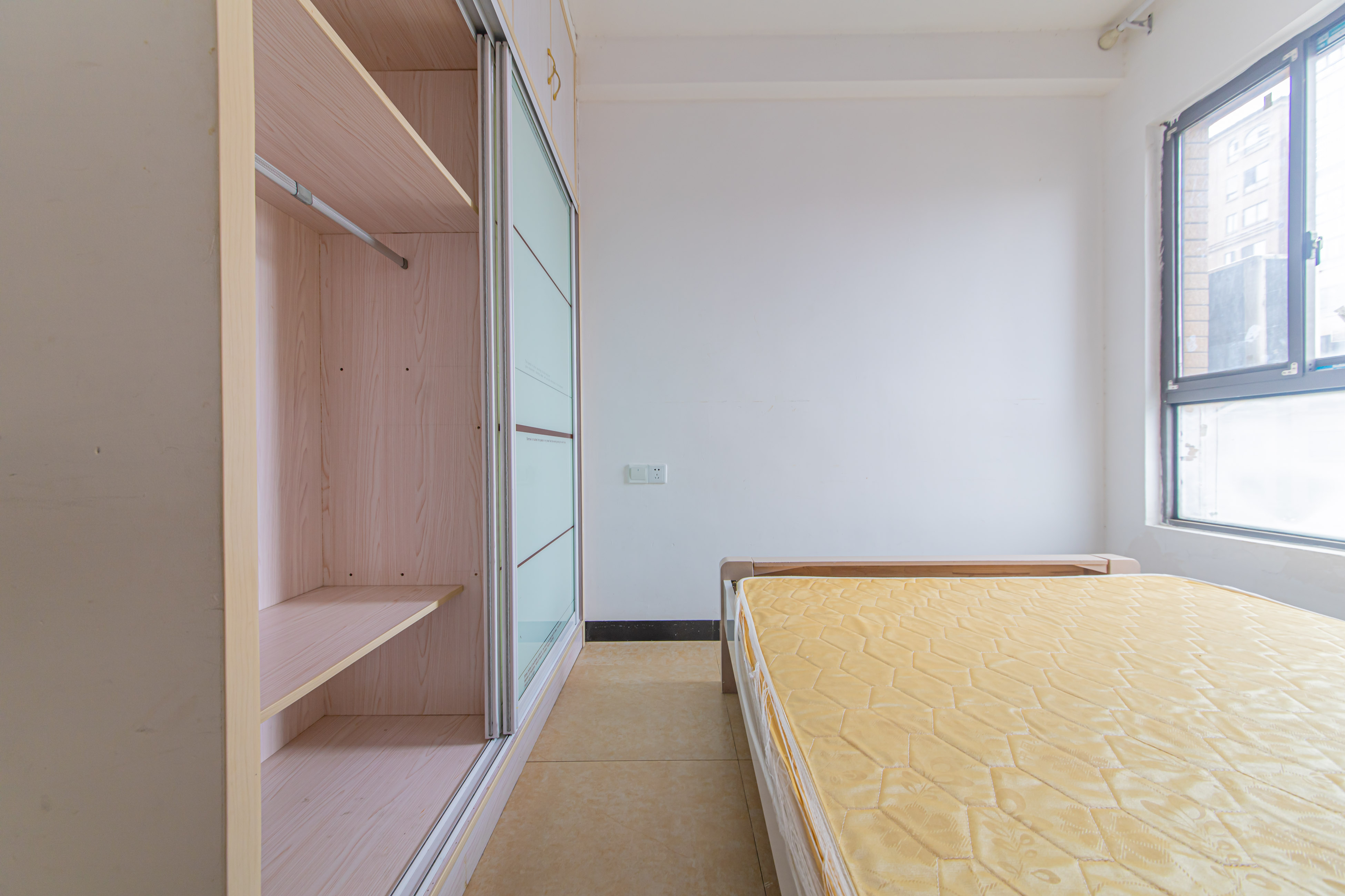 中信凯旋蓝岸(中信新城三期) 3室2厅1卫 84.0万 中信凯旋蓝岸(中信新城三期) 3室2厅1卫 84.0万卧室